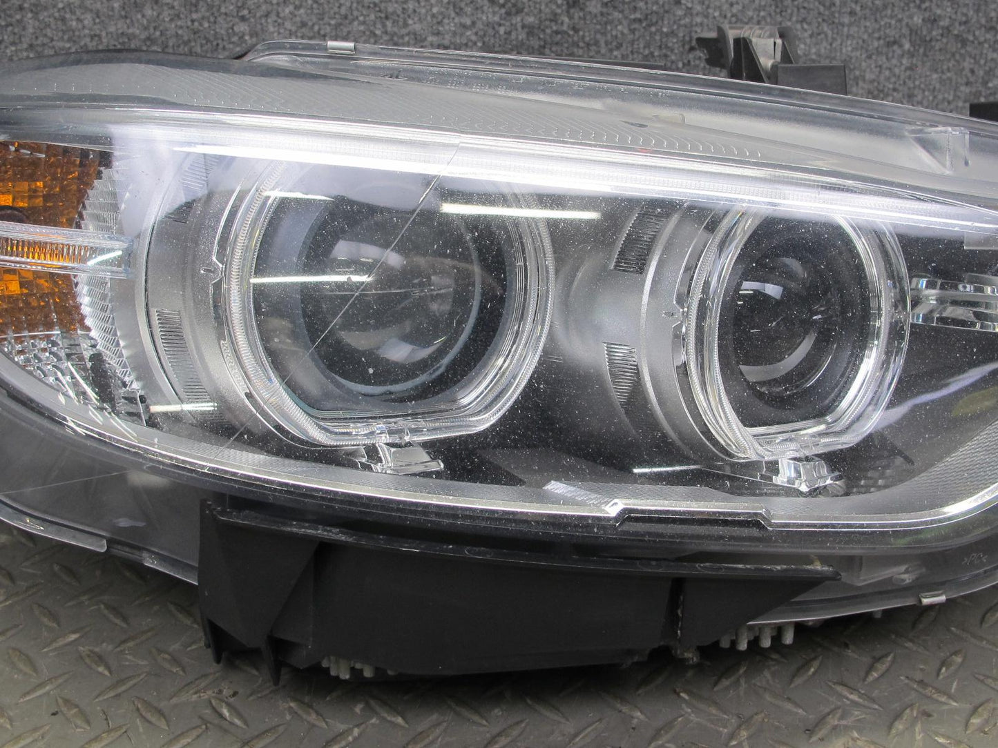 2015-2017 BMW F82 F32 F33 Front Right Xenon HID Headlight Lamp w Ballast 7424112