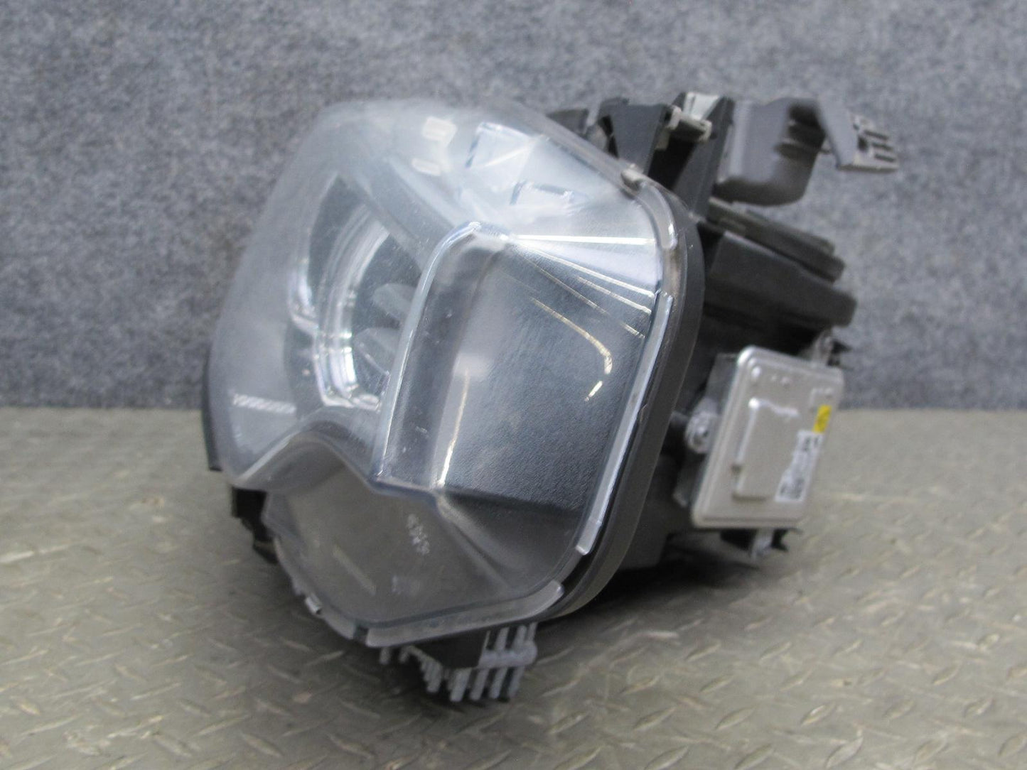 2015-2017 BMW F82 F32 F33 Front Right Xenon HID Headlight Lamp w Ballast 7424112