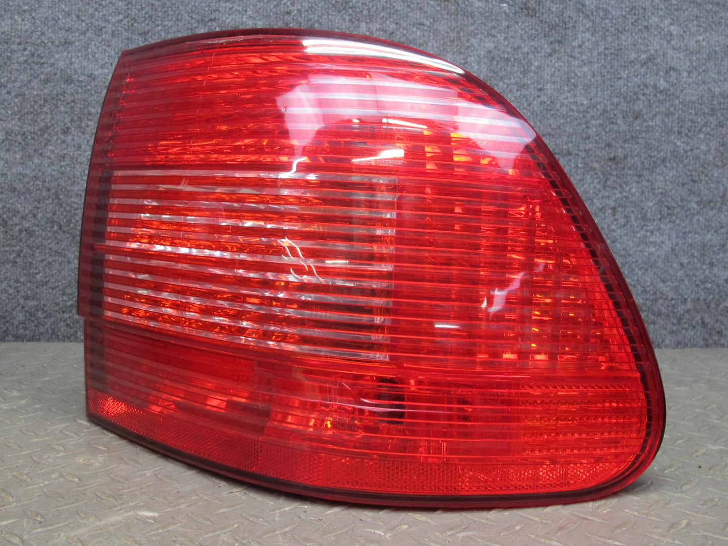 2003-2006 Porsche Cayenne 955 Rear Right Tail Light Lamp