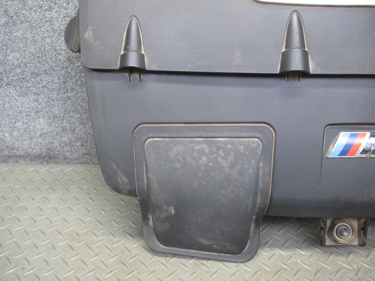 2010-2014 BMW E71 X6M Engine Trim Panel Air Cleaner Intake Filter Box 70359668