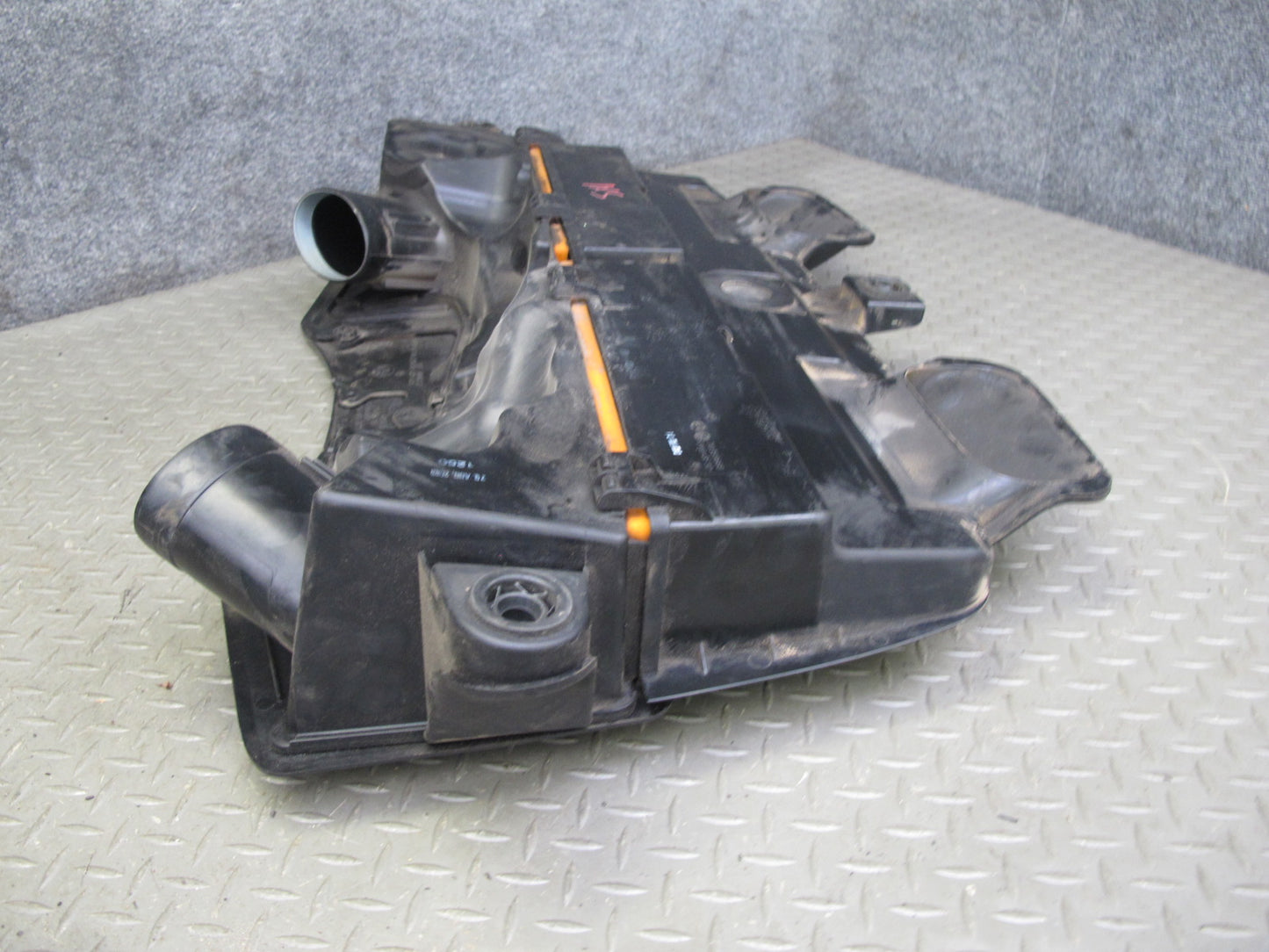 2010-2014 BMW E71 X6M Engine Trim Panel Air Cleaner Intake Filter Box 70359668