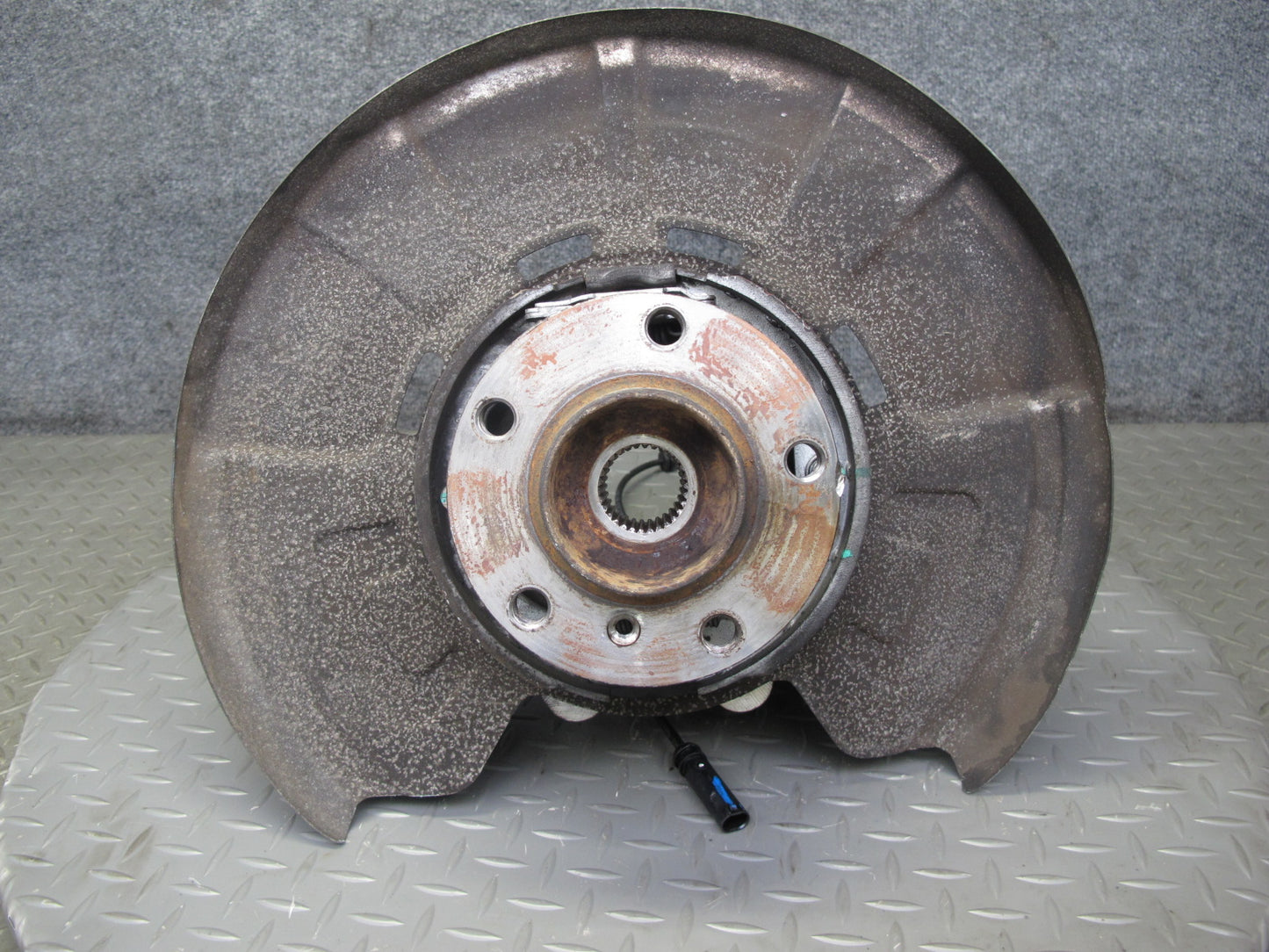 2008-2014 BMW E71 E72 X6 AWD Rear Left Spindle Knuckle Wheel Hub Bearing