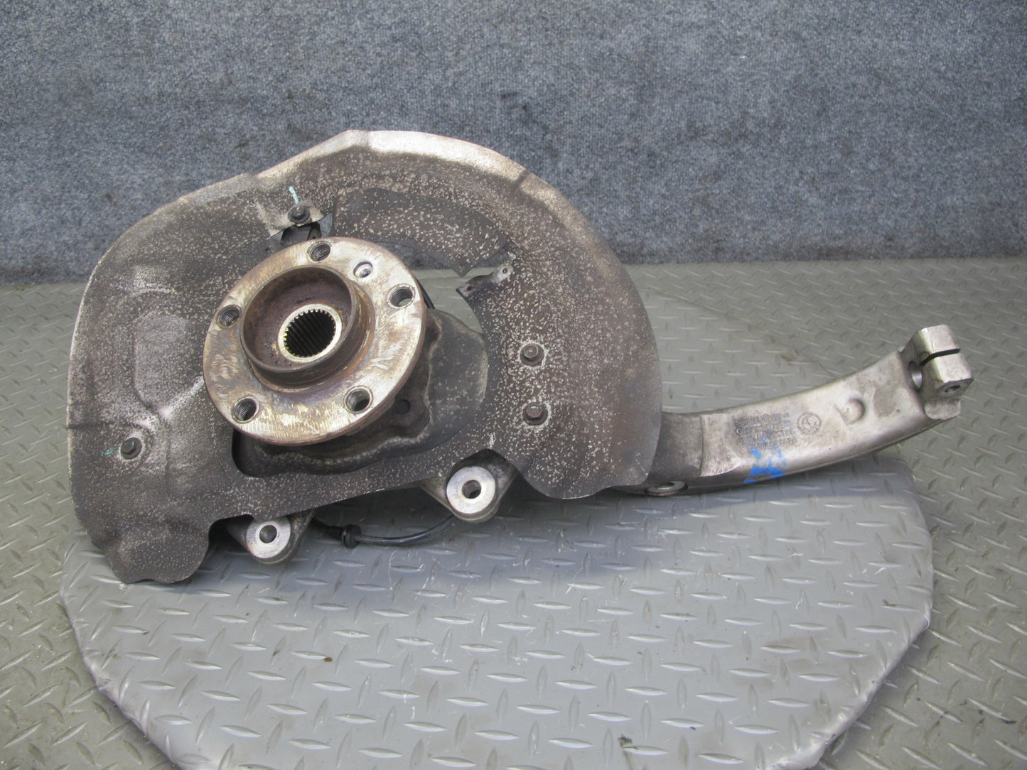 2008-2014 BMW E71 E72 X6 AWD Front Left Spindle Knuckle Wheel Hub Bearing