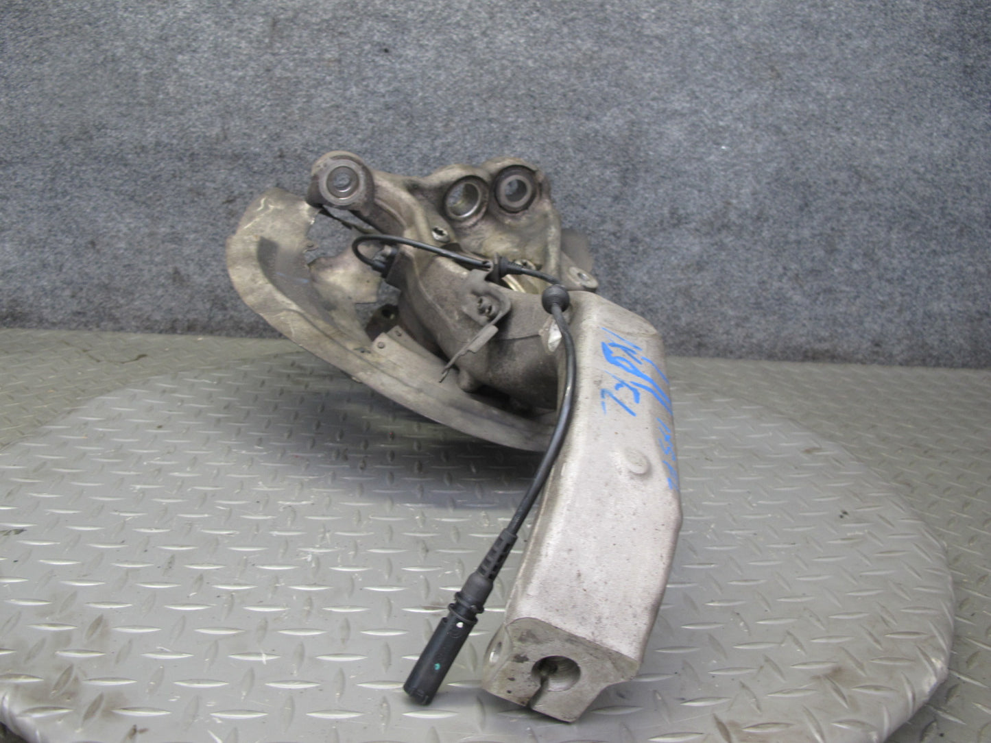 2008-2014 BMW E71 E72 X6 AWD Front Left Spindle Knuckle Wheel Hub Bearing