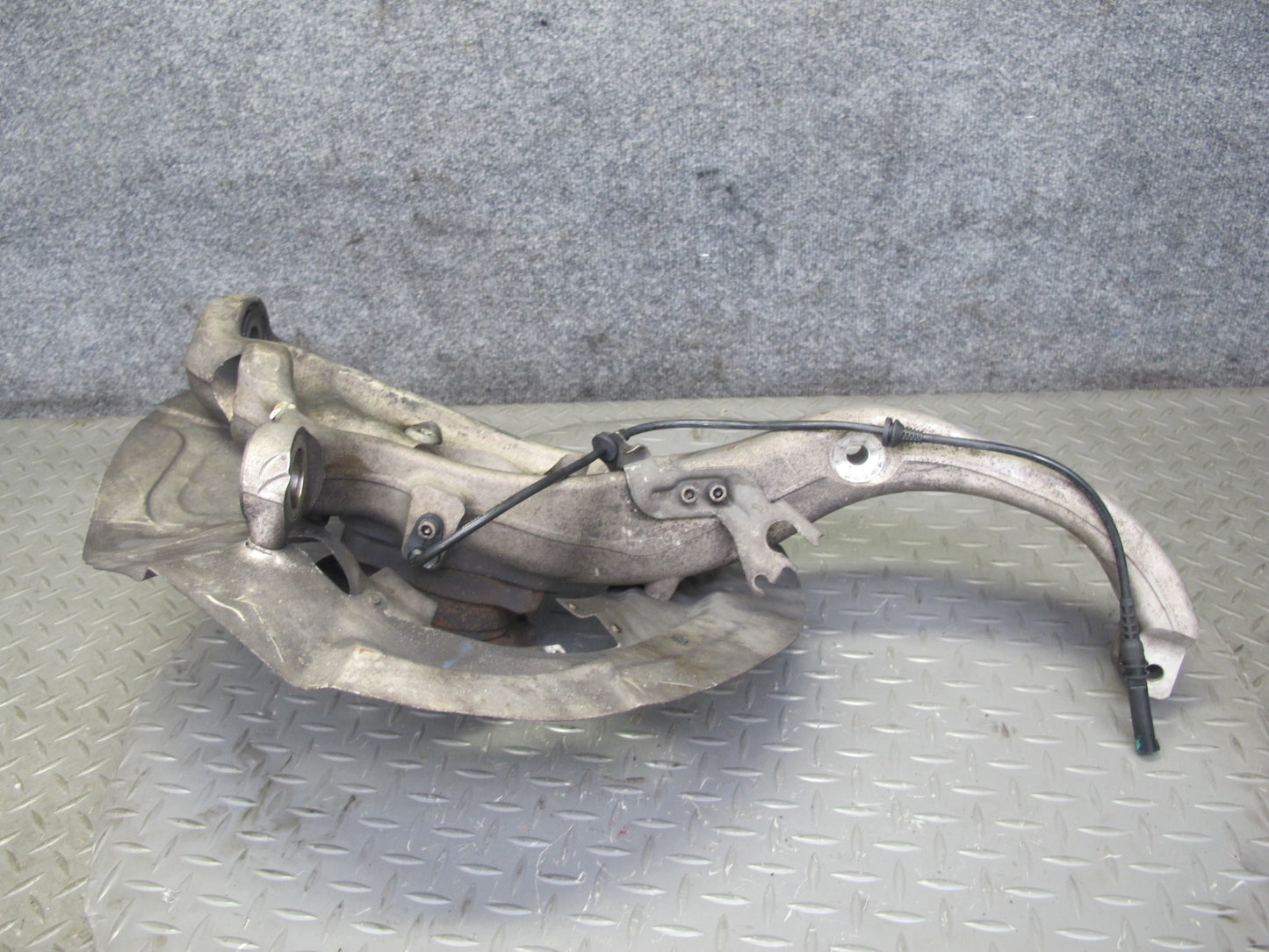 2008-2014 BMW E71 E72 X6 AWD Front Left Spindle Knuckle Wheel Hub Bearing
