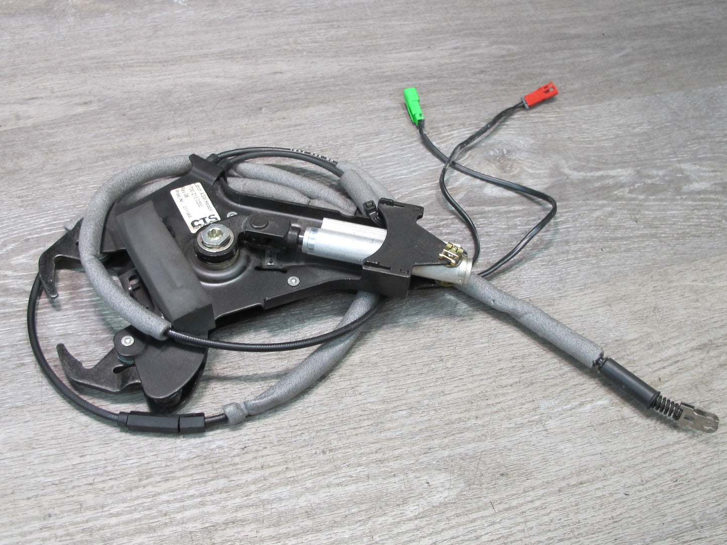 2004-2009 Cadillac XLR Convertible TOP Roof Center Lock Latch W/ Cable