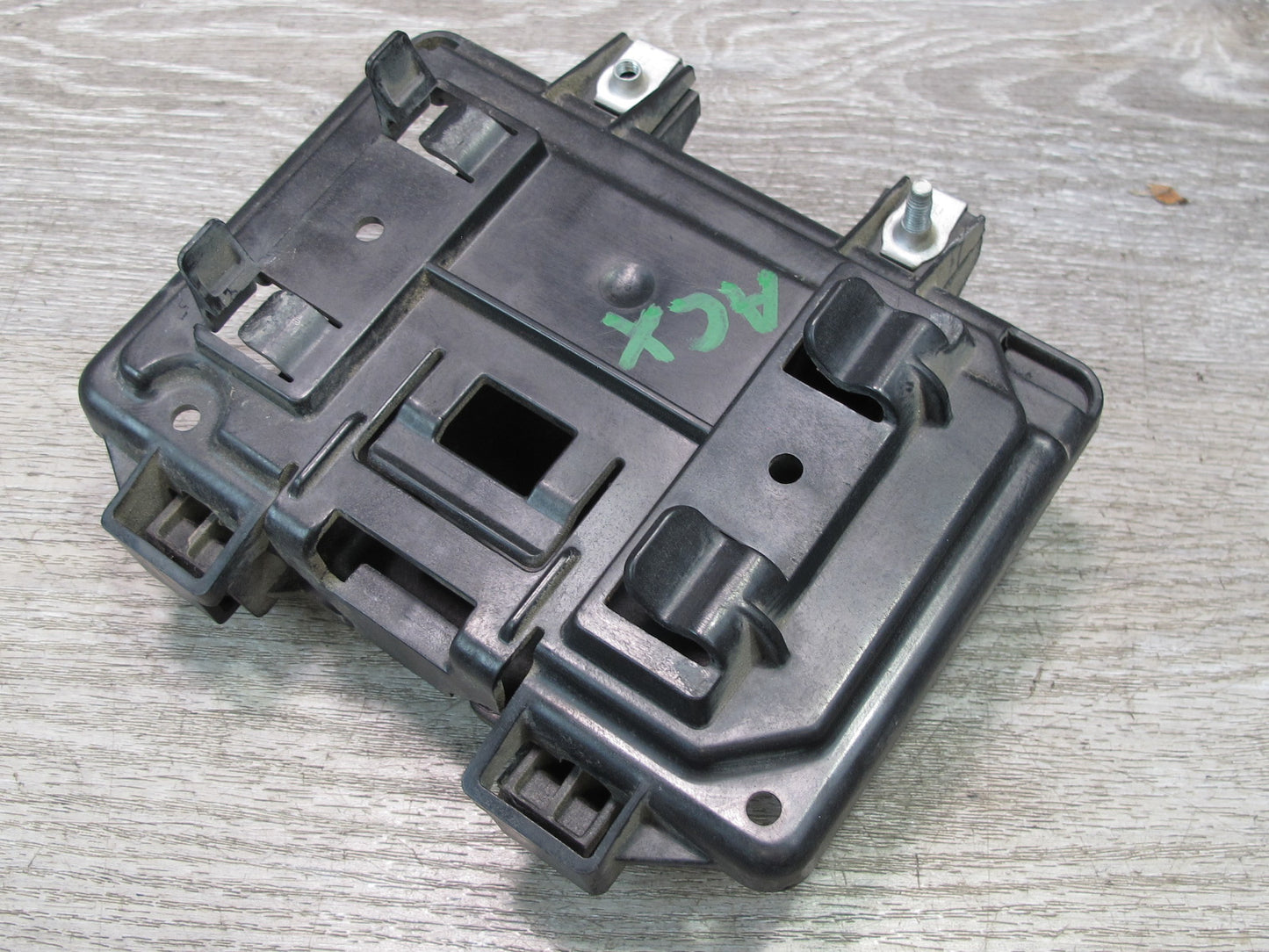 2006-2008 Cadillac XLR Suspension Control Module Unit Bracket Panel