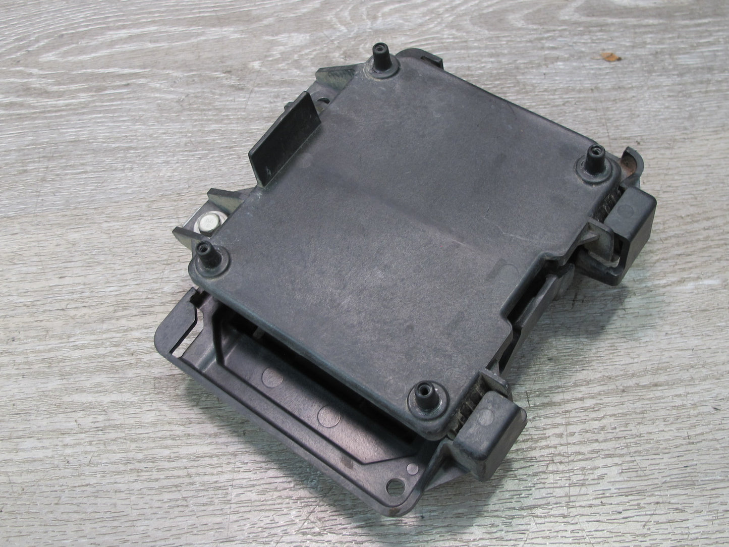 2006-2008 Cadillac XLR Suspension Control Module Unit Bracket Panel