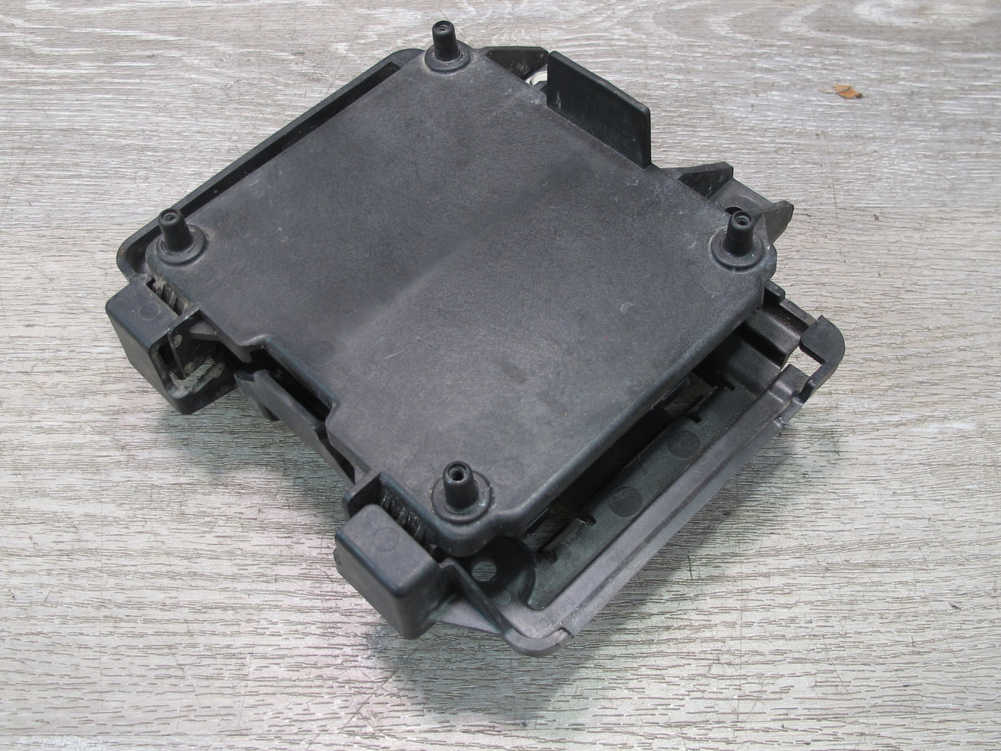 2006-2008 Cadillac XLR Suspension Control Module Unit Bracket Panel