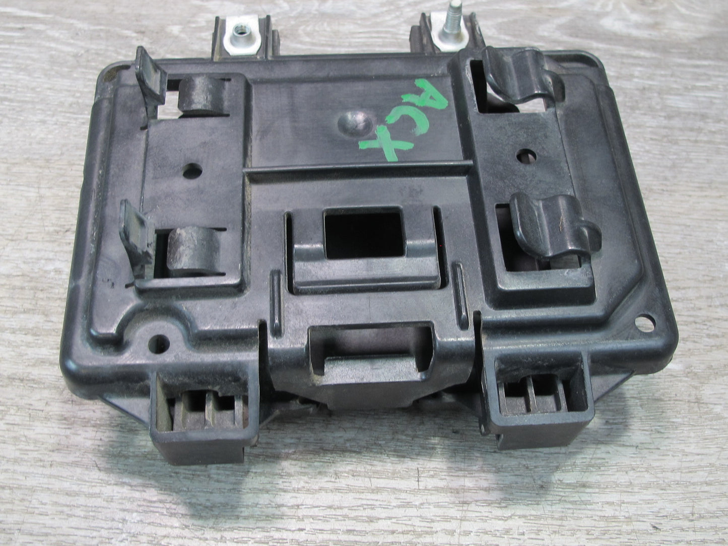 2006-2008 Cadillac XLR Suspension Control Module Unit Bracket Panel
