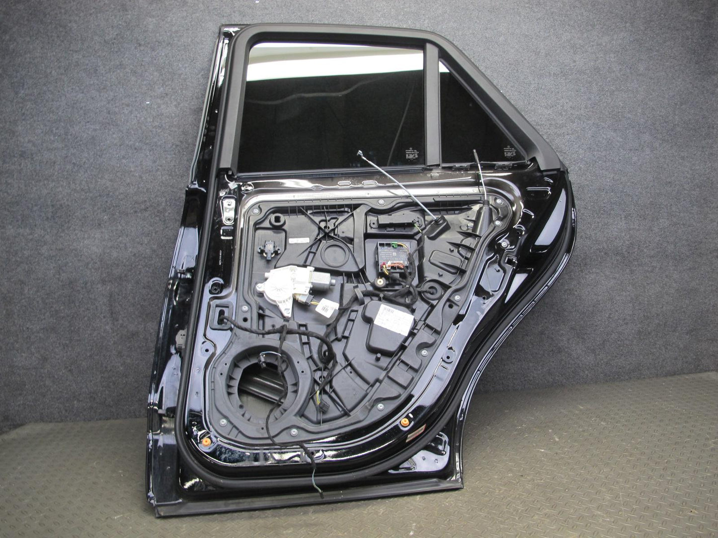 12-19 Mercedes W166 GLE ML Rear Right Side Door Shell Panel Cover Black Assy OEM