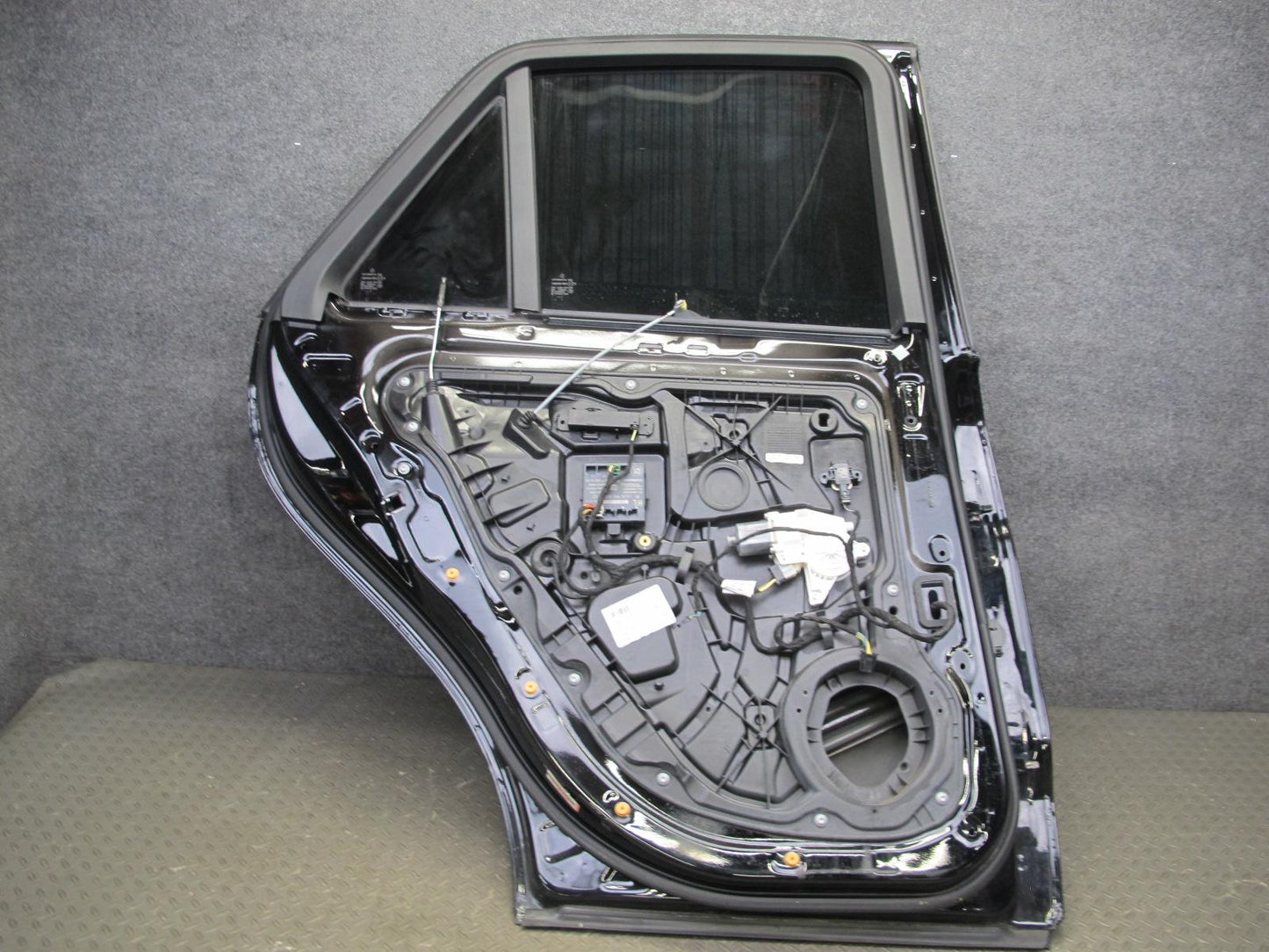 12-19 Mercedes W166 GLE ML Rear Left Side Door Shell Panel Cover Black Assy OEM