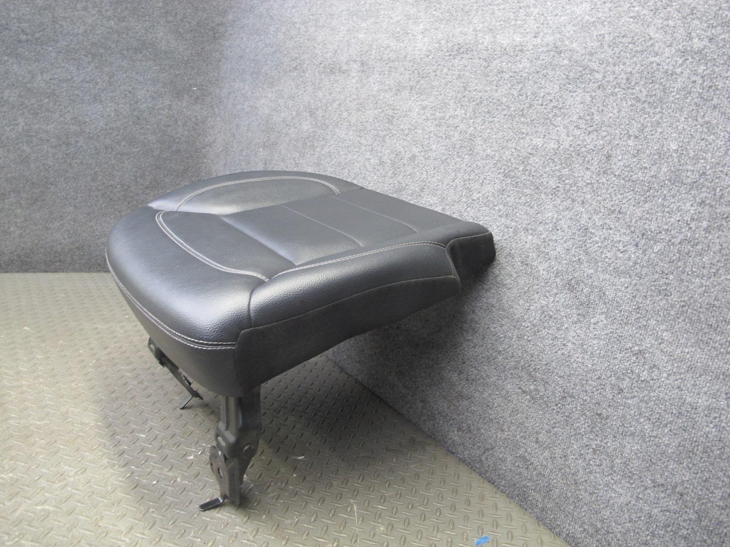 12-15 Mercedes W166 Ml-class Rear Right Seat Lower Cushion Black OEM