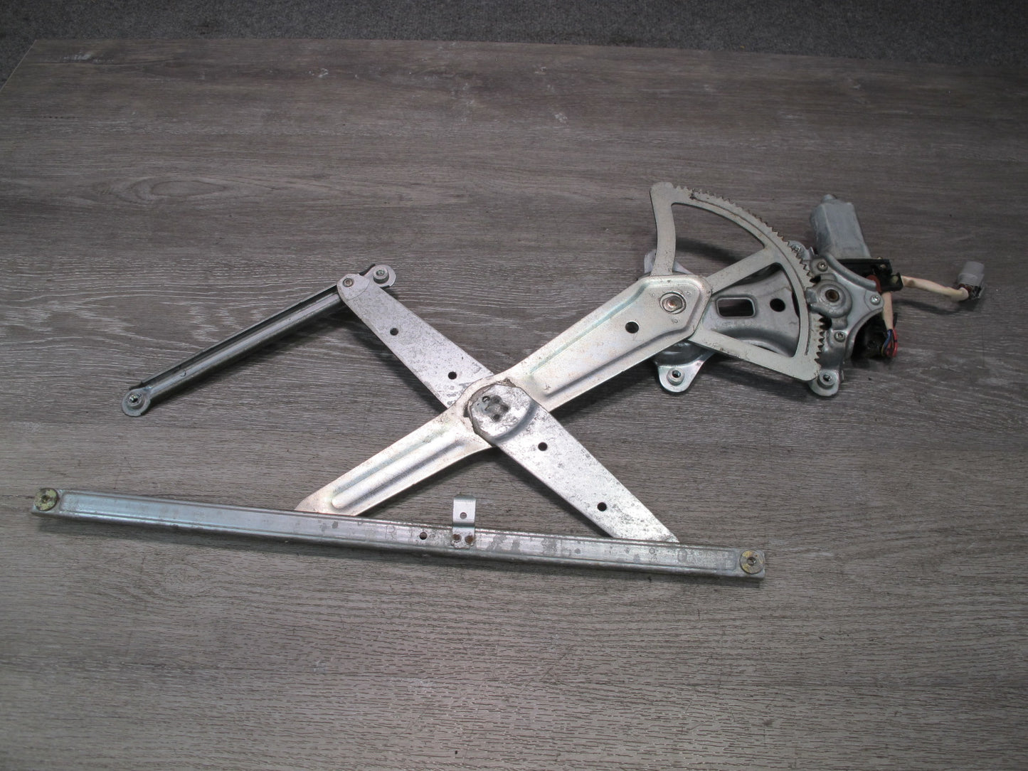 1998-2007 Lexus J100 LX470 Front Right Passenger Side Window Regulator W/ Motor