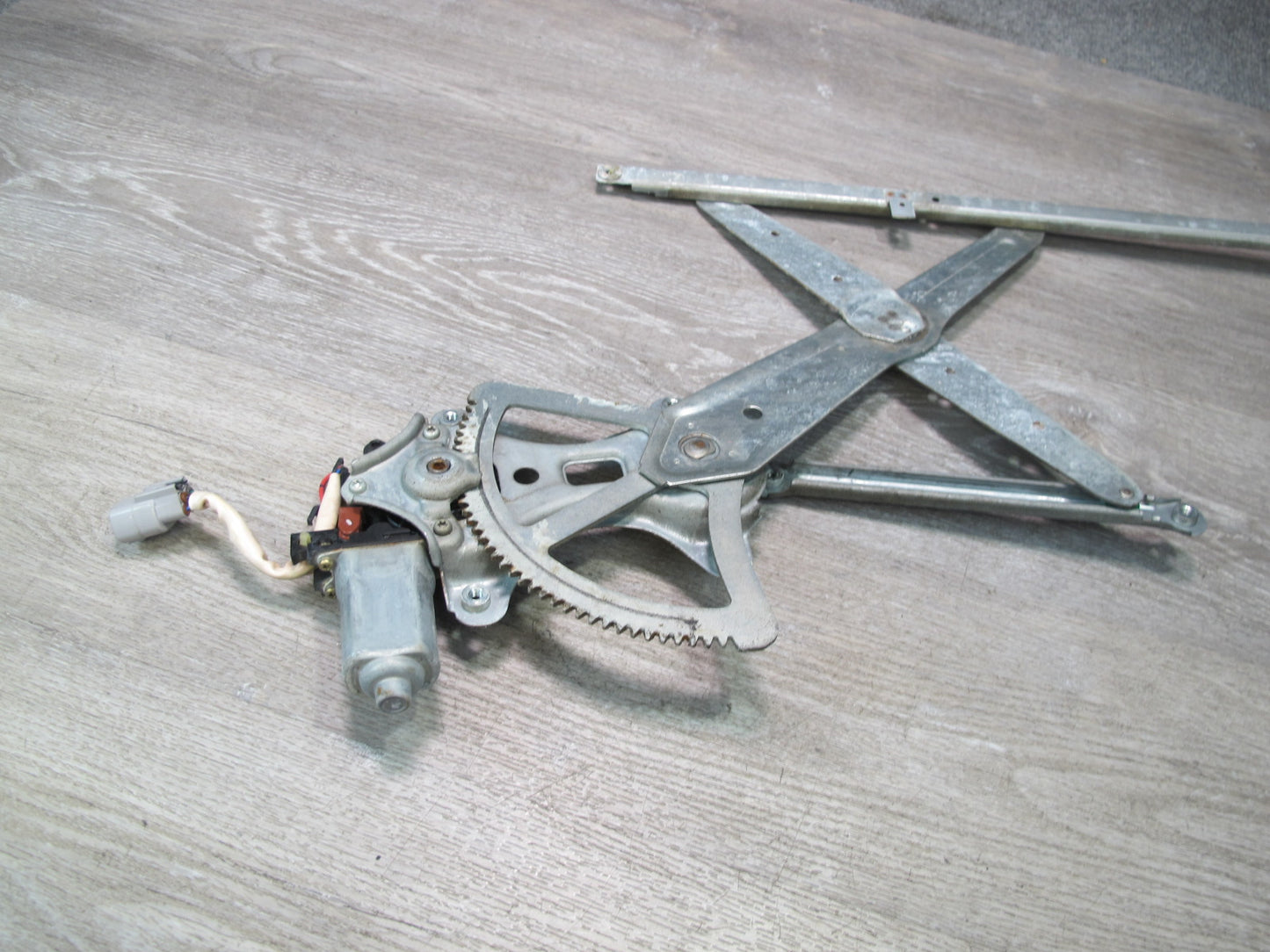 1998-2007 Lexus J100 LX470 Front Right Passenger Side Window Regulator W/ Motor