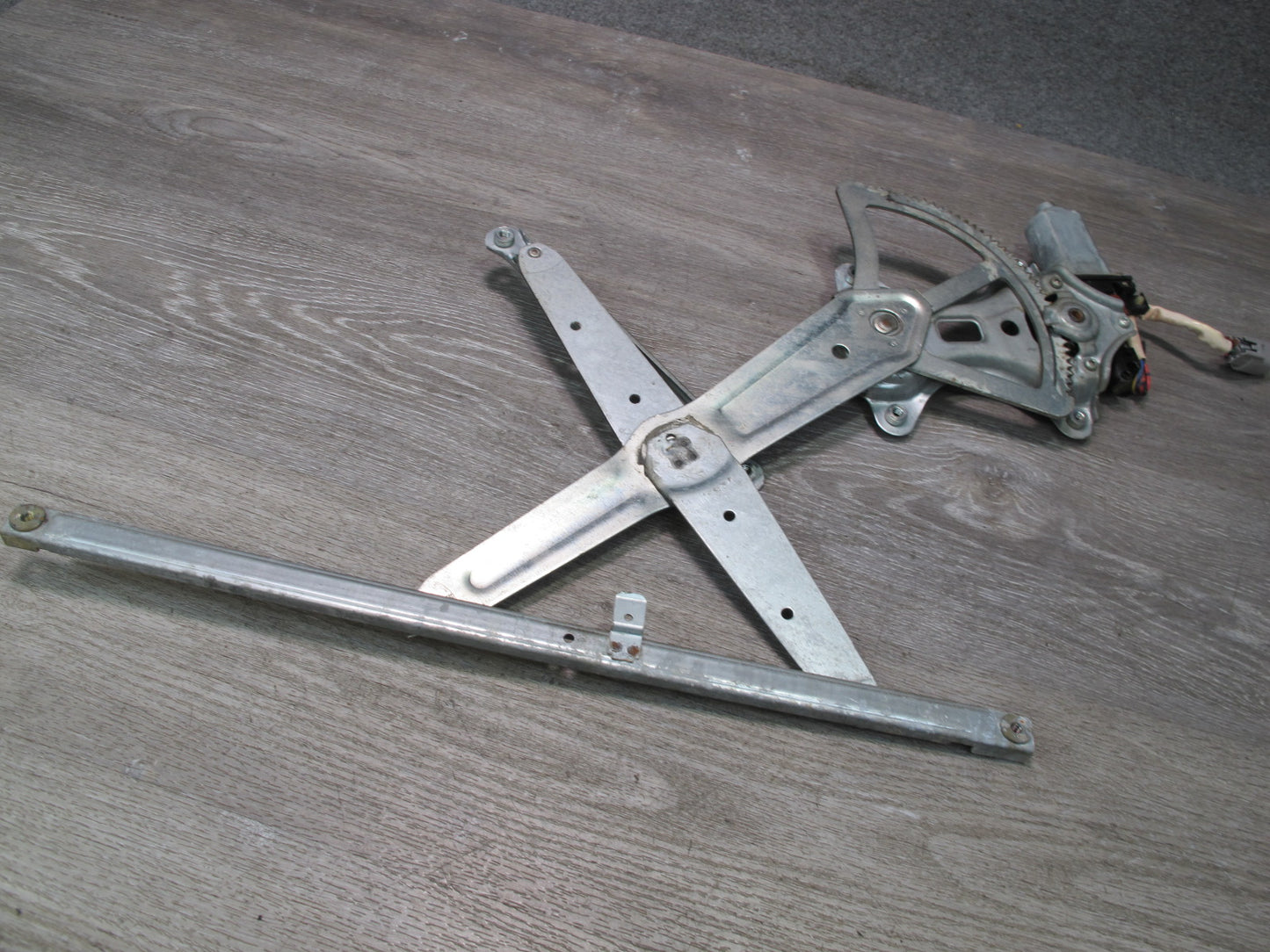 1998-2007 Lexus J100 LX470 Front Right Passenger Side Window Regulator W/ Motor