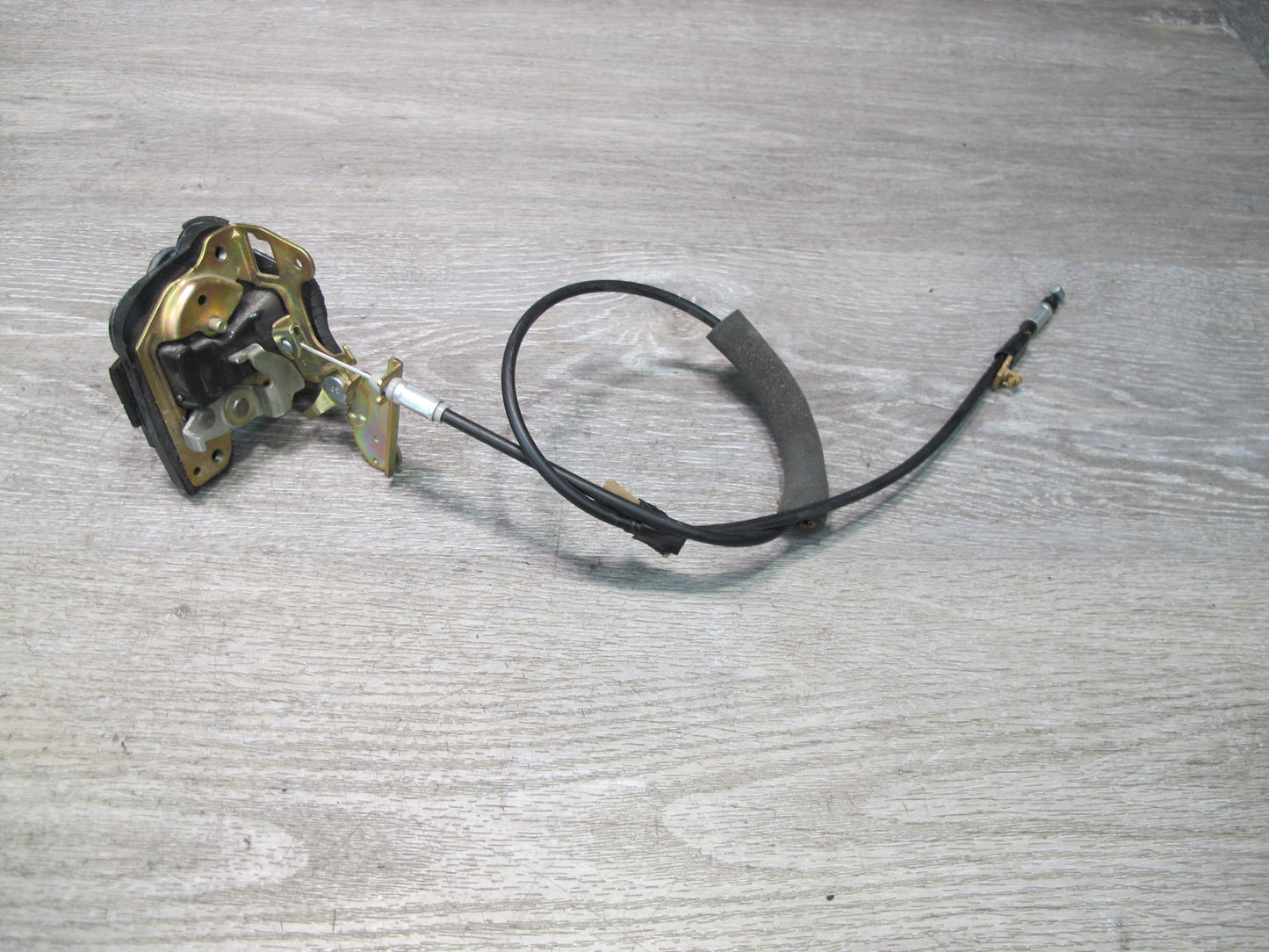 2003-2007 Lexus UZJ100L LX470 Rear Left & Right Trunk Gate Lock Latch Set of 2