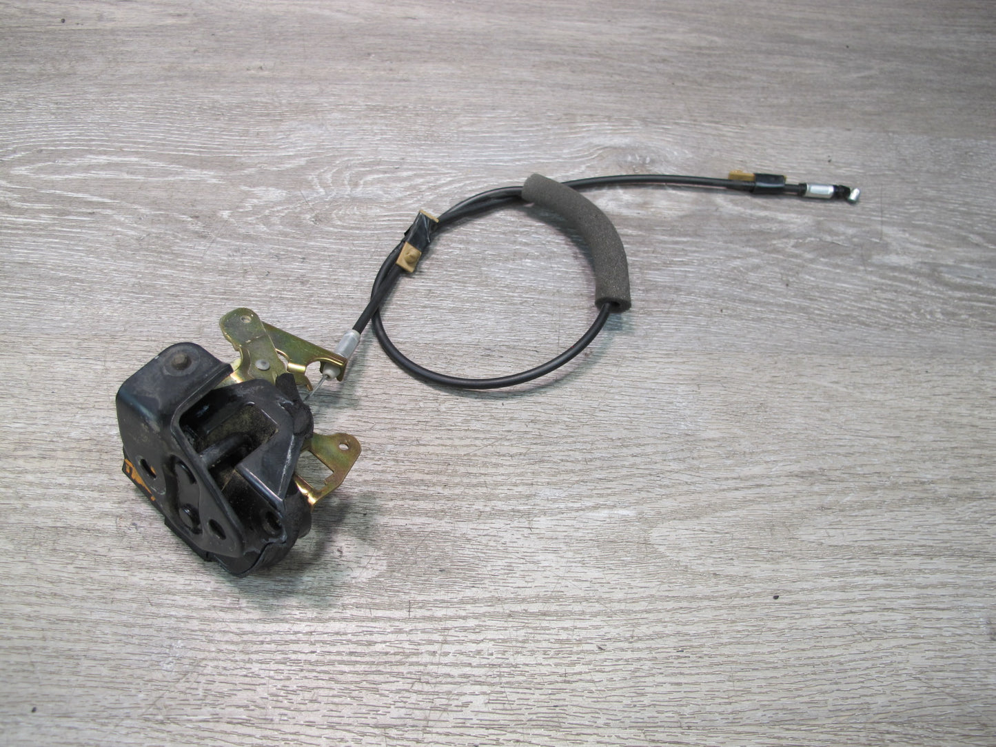 2003-2007 Lexus UZJ100L LX470 Rear Left & Right Trunk Gate Lock Latch Set of 2