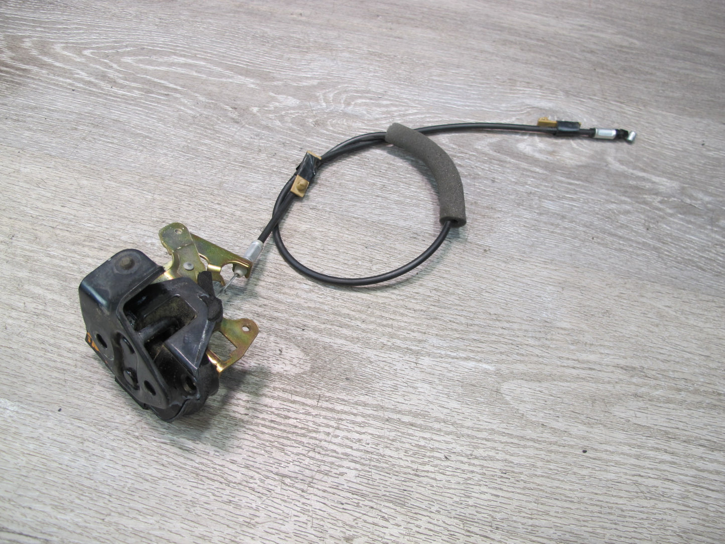 2003-2007 Lexus UZJ100L LX470 Rear Left & Right Trunk Gate Lock Latch Set of 2