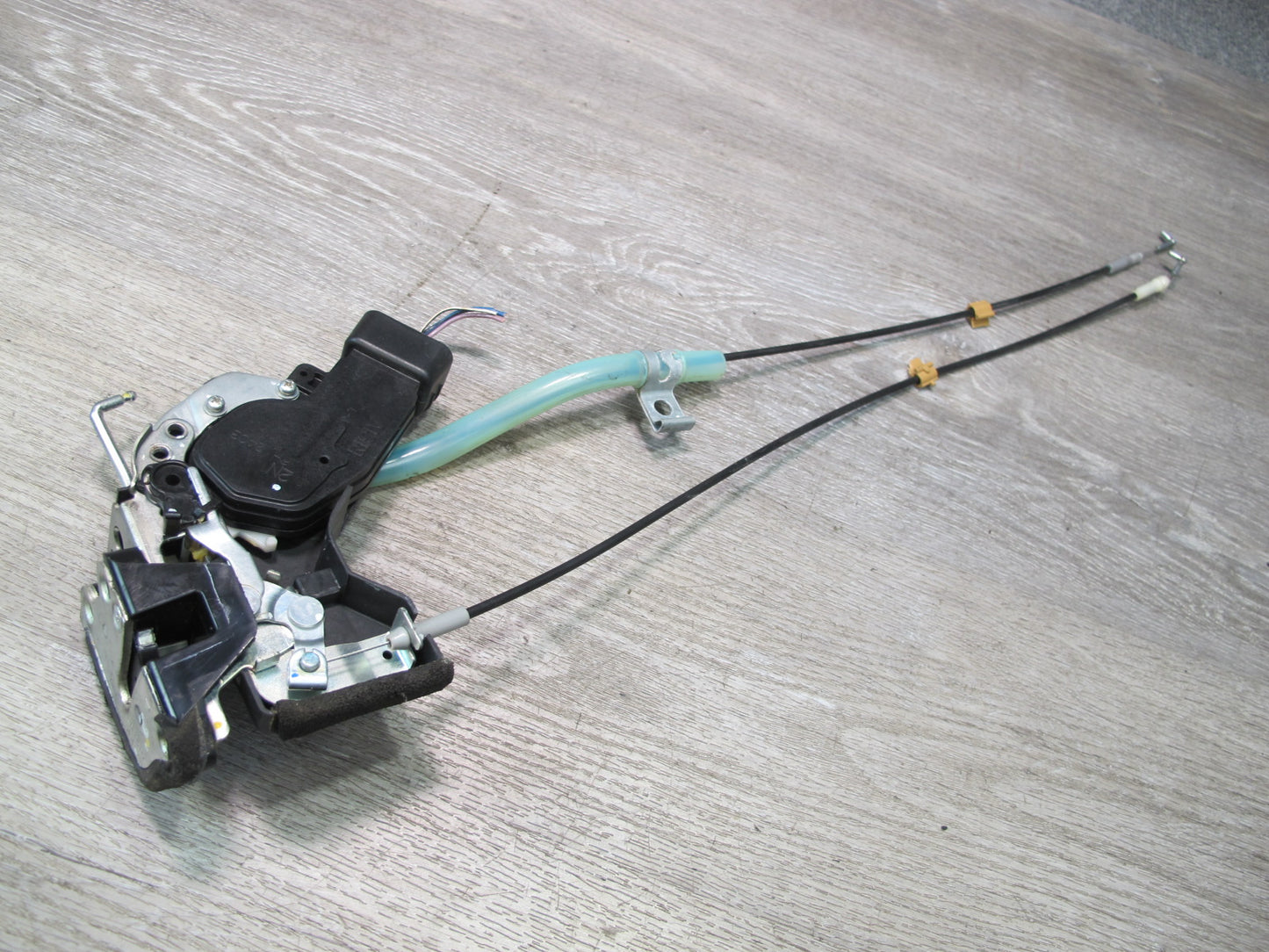 1998-2007 Lexus UZJ100L LX470 Rear Right Passenger Side Door Lock Latch Actuator
