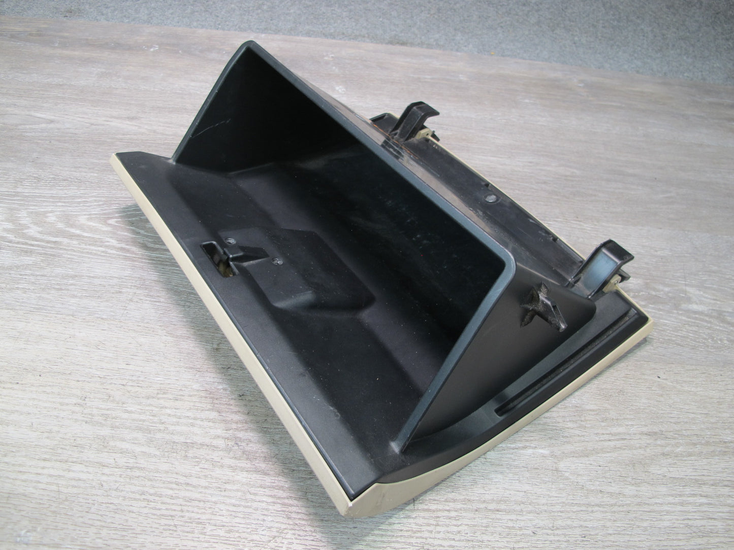 2001-2007 Lexus UZJ100L LX470 Dashboard Dash Glove Box Door Lid 55501-60171