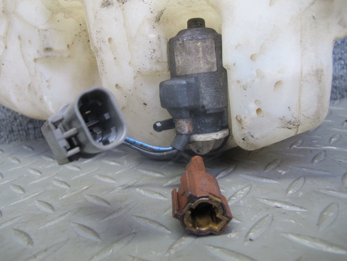90-96 Nissan Z32 300ZX NA Engine Coolant Expansion Overflow Reservoir w Pump OEM