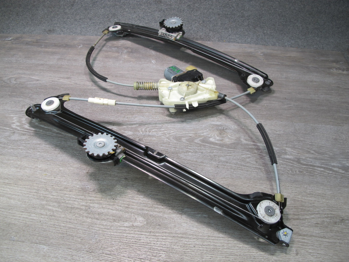 2017-2020 Maserati Levante M161 Front Left Door Window Regulator w Motor