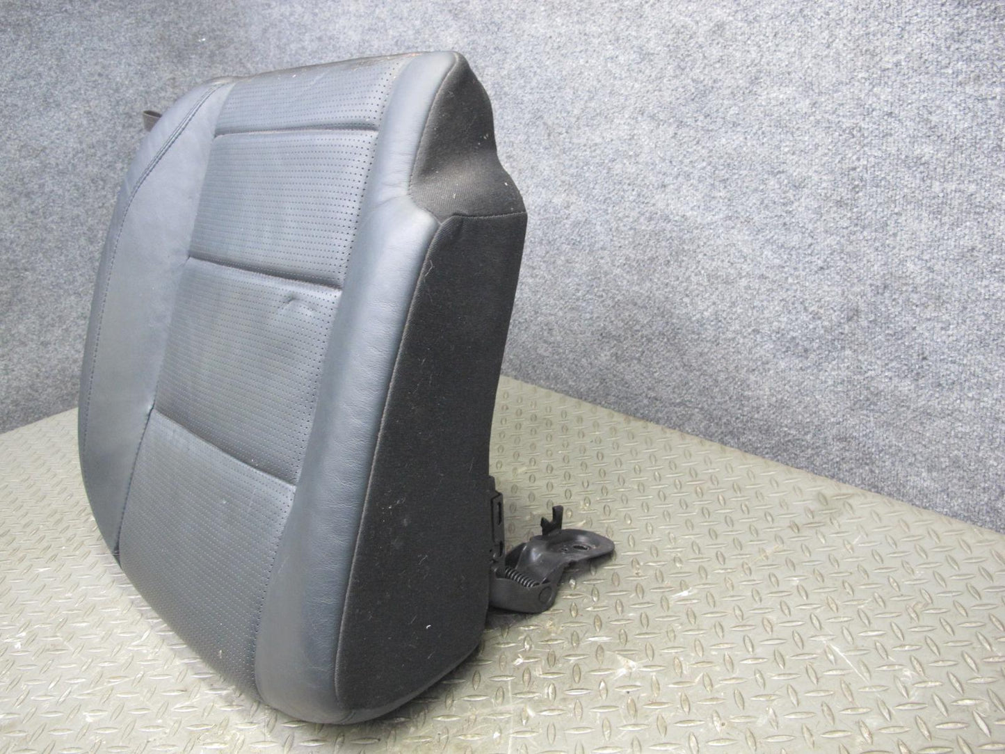 07-11 Mercedes W164 ML63 AMG Rear Right Seat Lower Cushion Leather Black OEM