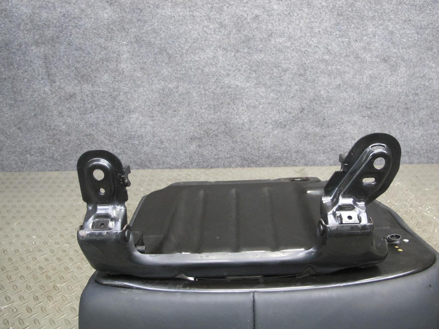 07-11 Mercedes W164 ML63 AMG Rear Right Seat Lower Cushion Leather Black OEM