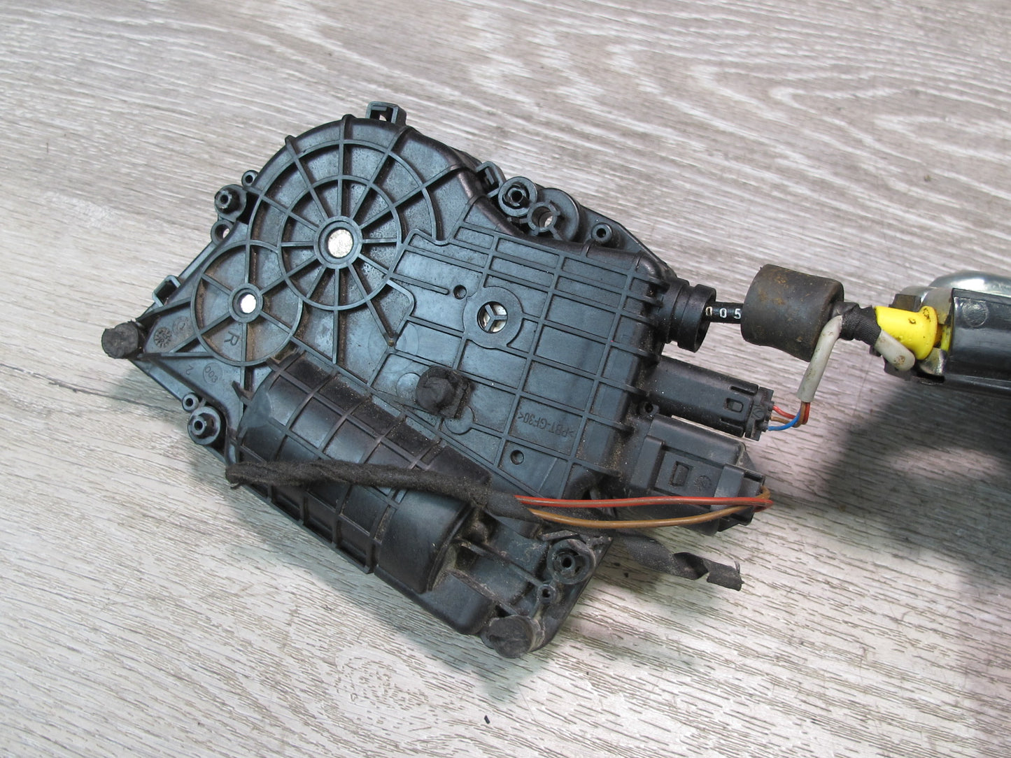 2008-2014 BMW E71 E72 X6 Front Left Door Lock Latch Actuator w Soft Close