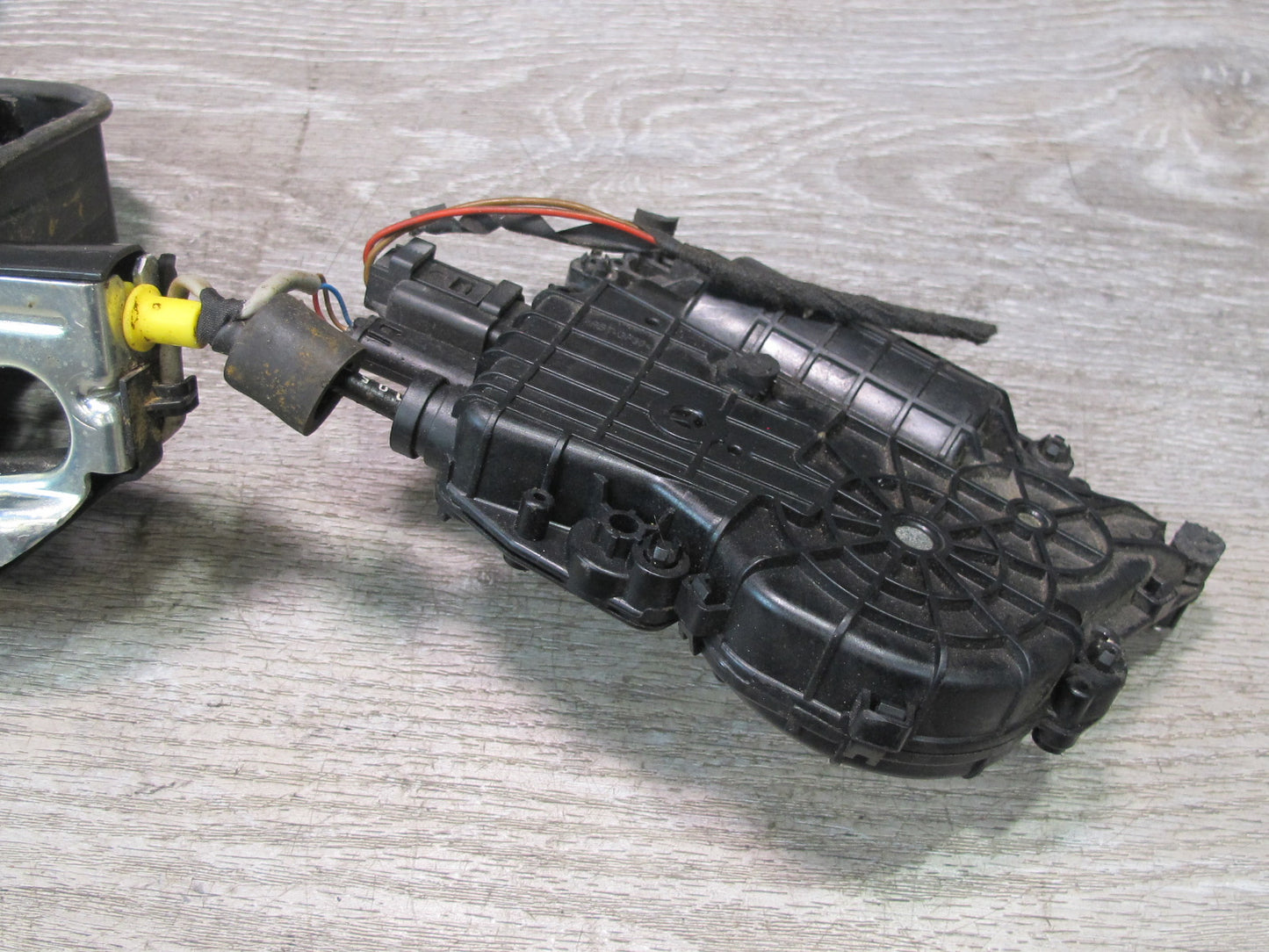 2008-2014 BMW E71 E72 X6 Front Left Door Lock Latch Actuator w Soft Close