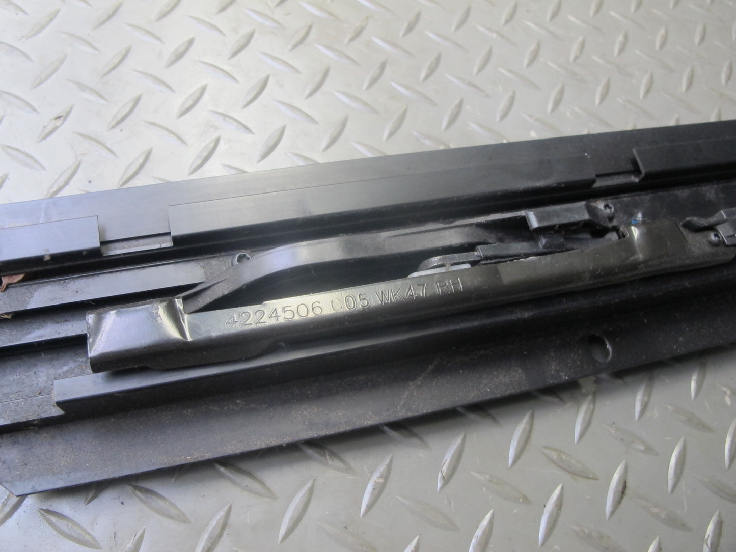 2013-2022 Land Range Rover L405 Sunroof Guide Track Rail Frame w Deflector