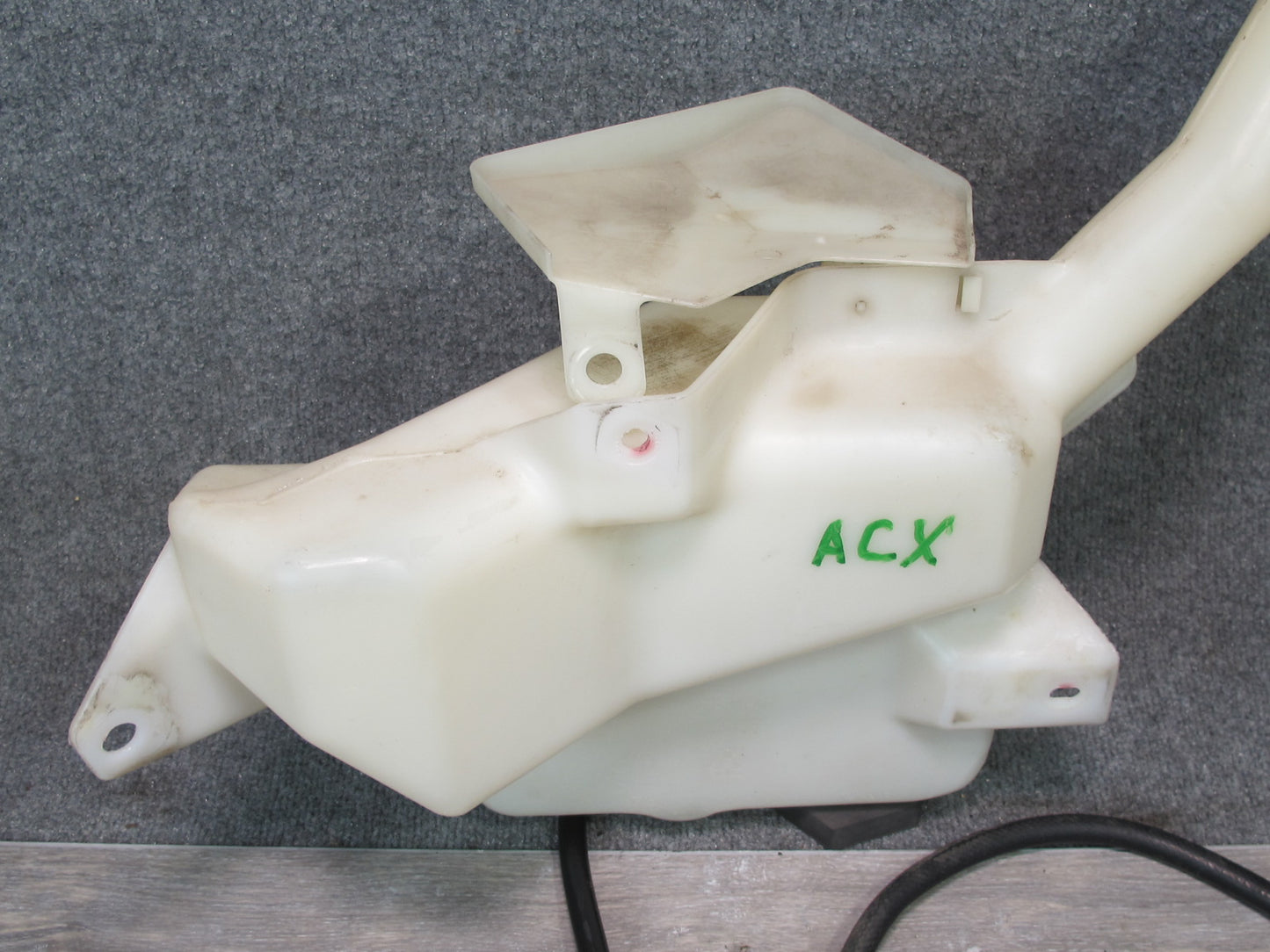 2004-2009 Cadillac XLR Windshield Washer Reservoir Bottle Tank 10339236