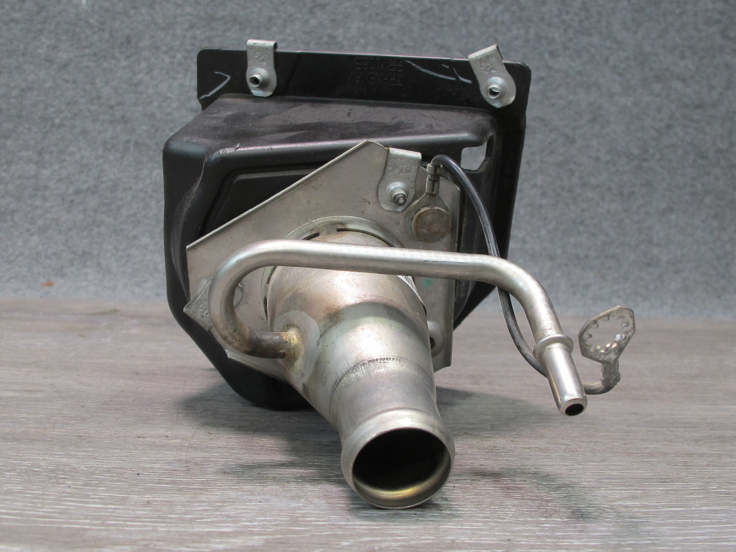 2006-2009 Cadillac XLR Fuel Gas Tank Filler Neck W/ Cap Assembly