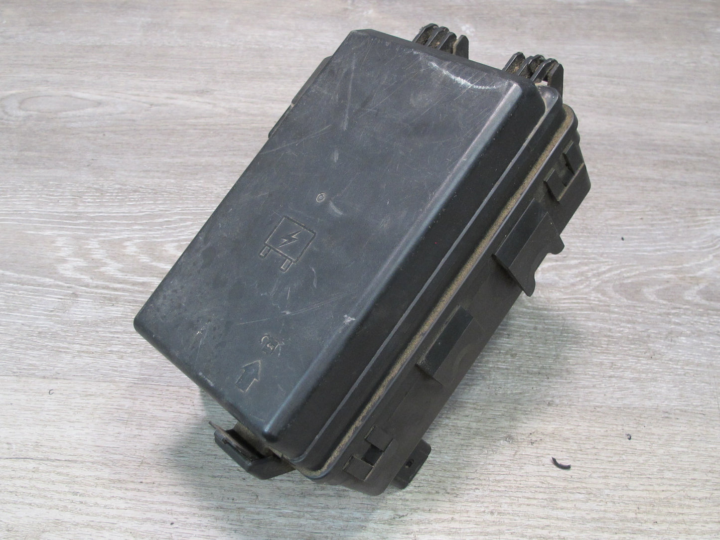 2004-2008 Cadillac XLR Under Hood Relay Fuse Box Unit Assembly