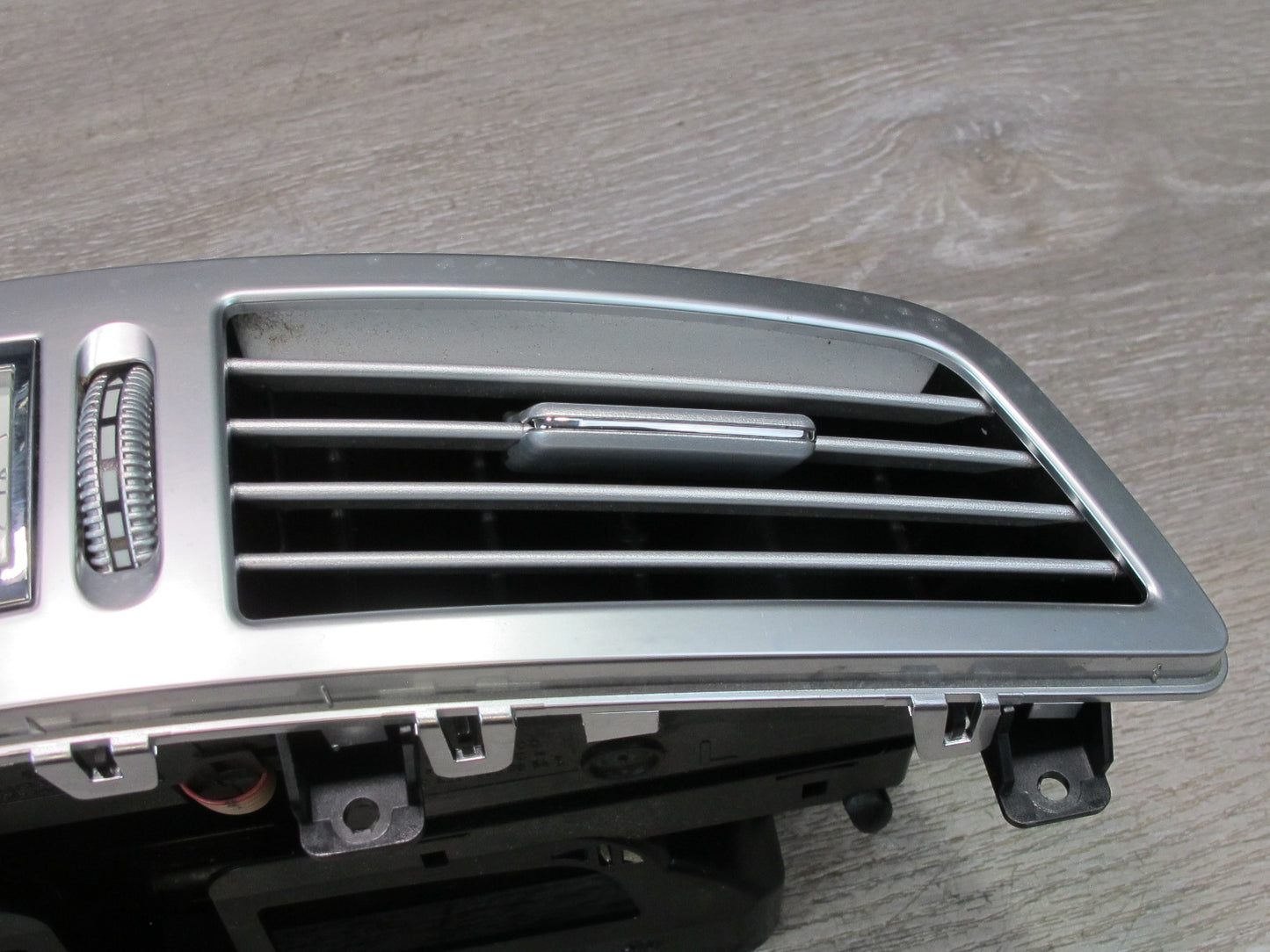 07-13 Mercedes W221 S-class Dash Center A/C Air Vent w Clock 2218300954 OEM