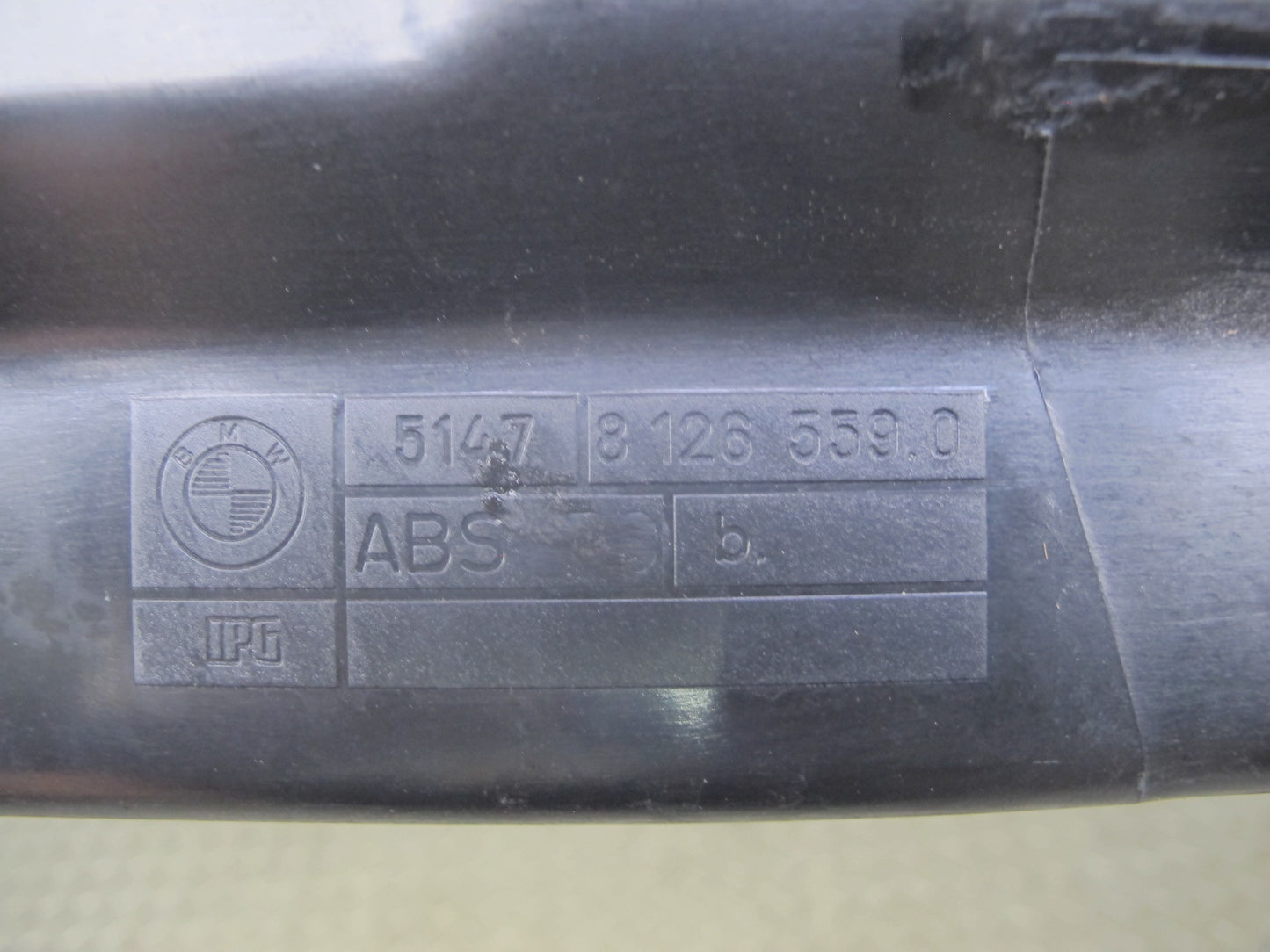 91-95 BMW E34 5-SERIES Sedan Rear Trunk Sill Scuff Plate Trim Cover 8126559 OEM