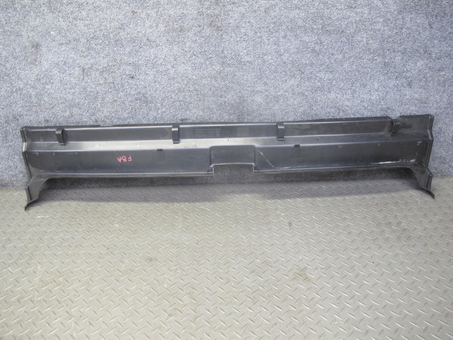 91-95 BMW E34 5-SERIES Sedan Rear Trunk Sill Scuff Plate Trim Cover 8126559 OEM