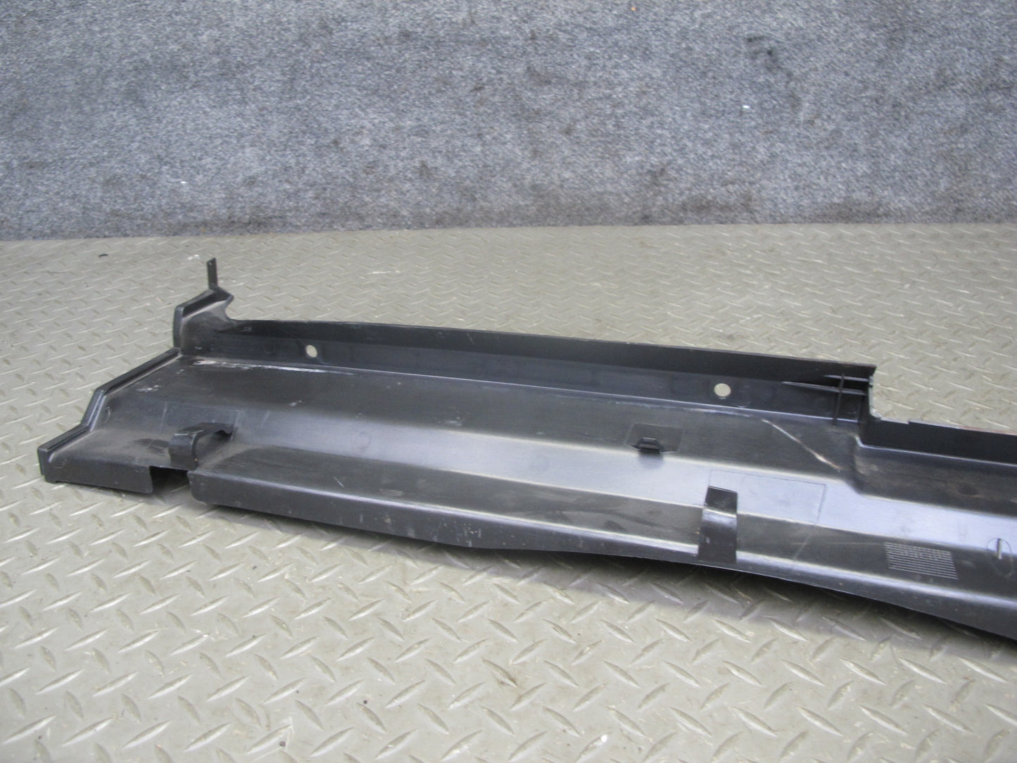 91-95 BMW E34 5-SERIES Sedan Rear Trunk Sill Scuff Plate Trim Cover 8126559 OEM