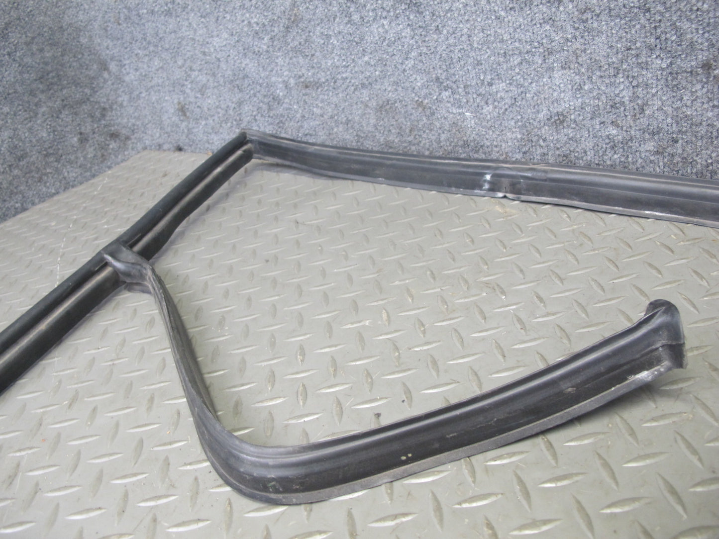 89-95 BMW E34 5-SERIES Engine Bay Weatherstrip Rubber Seal OEM