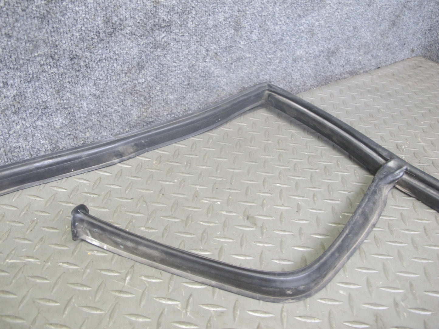 89-95 BMW E34 5-SERIES Engine Bay Weatherstrip Rubber Seal OEM