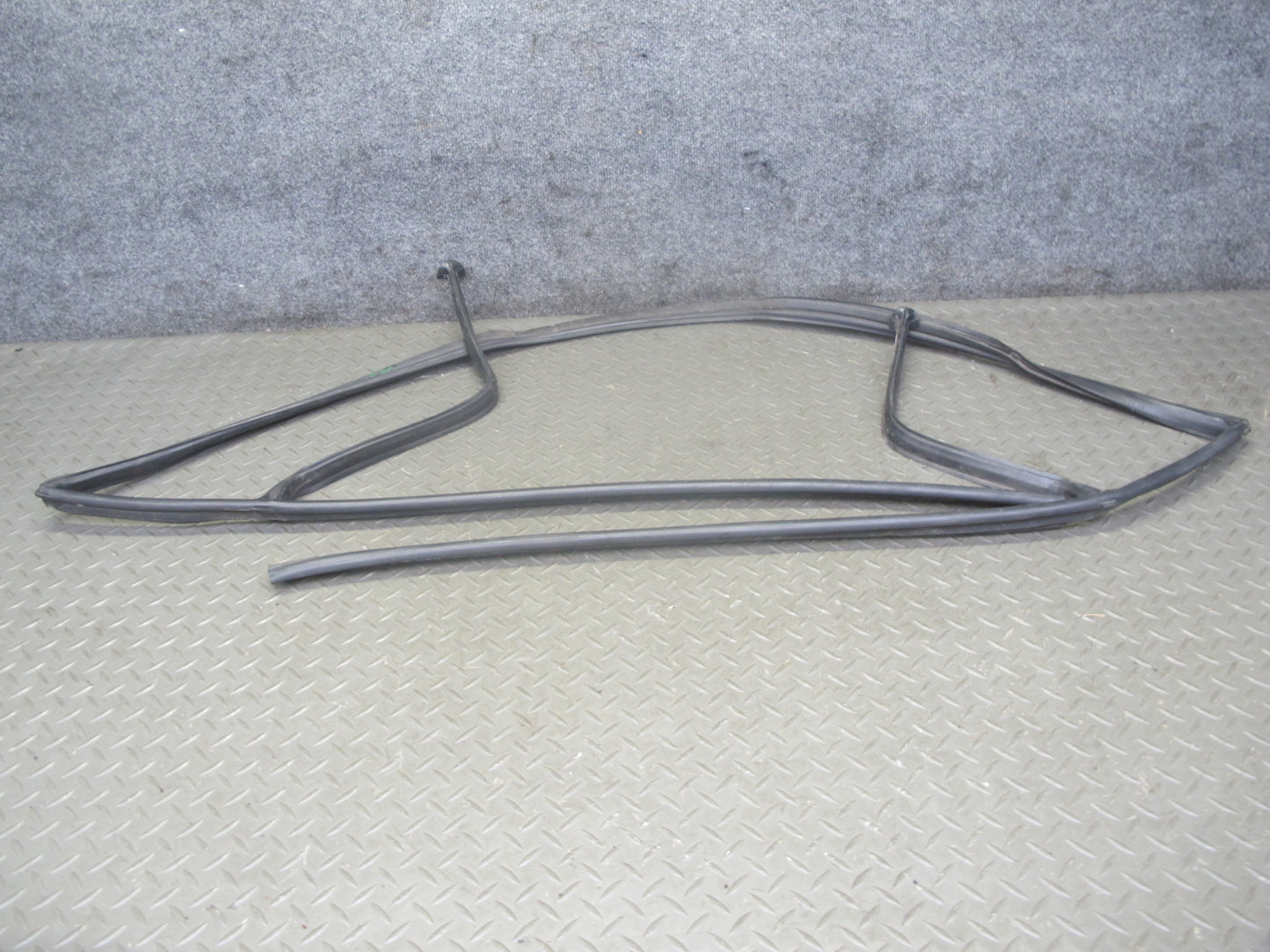 89-95 BMW E34 5-SERIES Engine Bay Weatherstrip Rubber Seal OEM