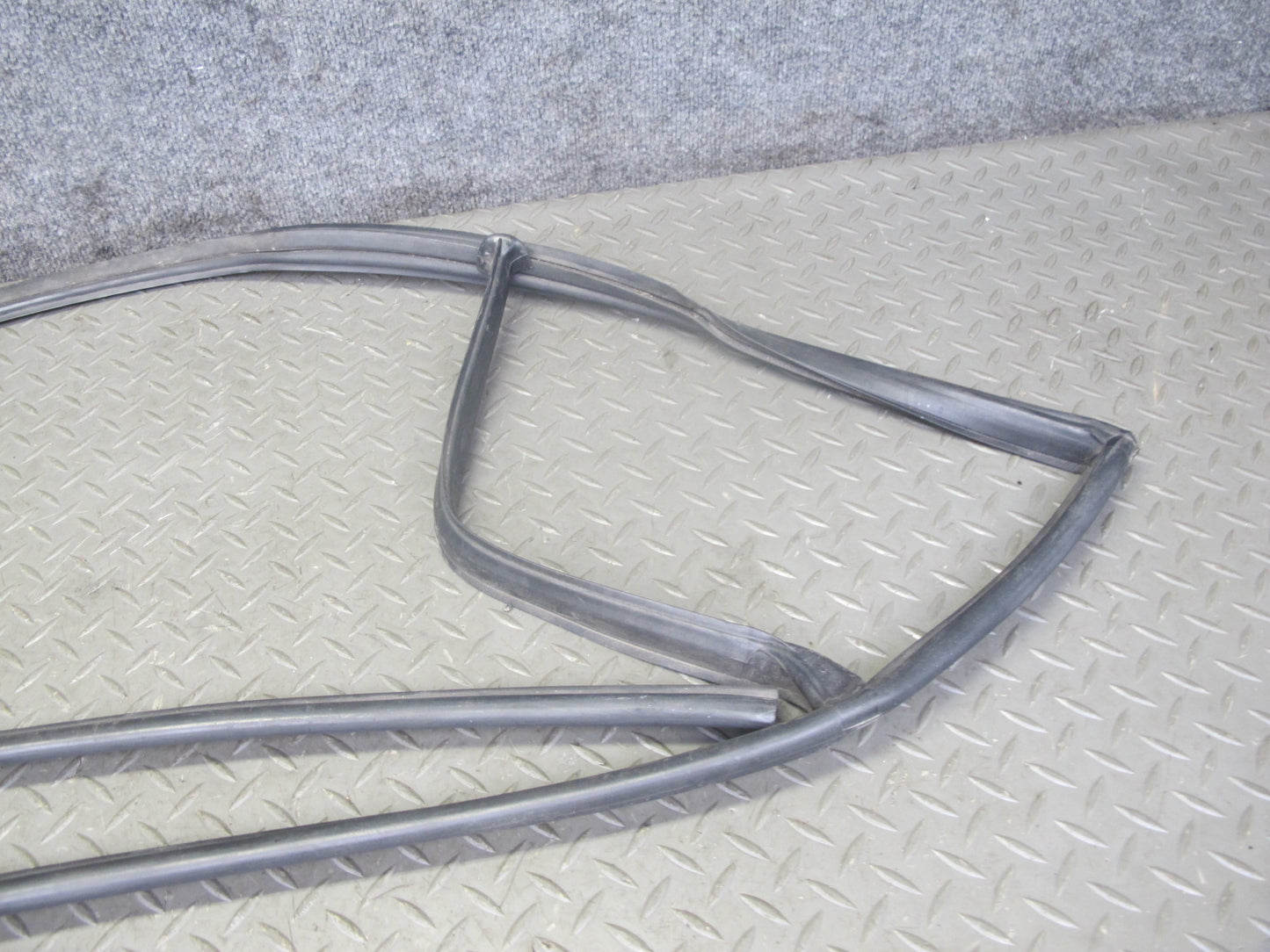 89-95 BMW E34 5-SERIES Engine Bay Weatherstrip Rubber Seal OEM
