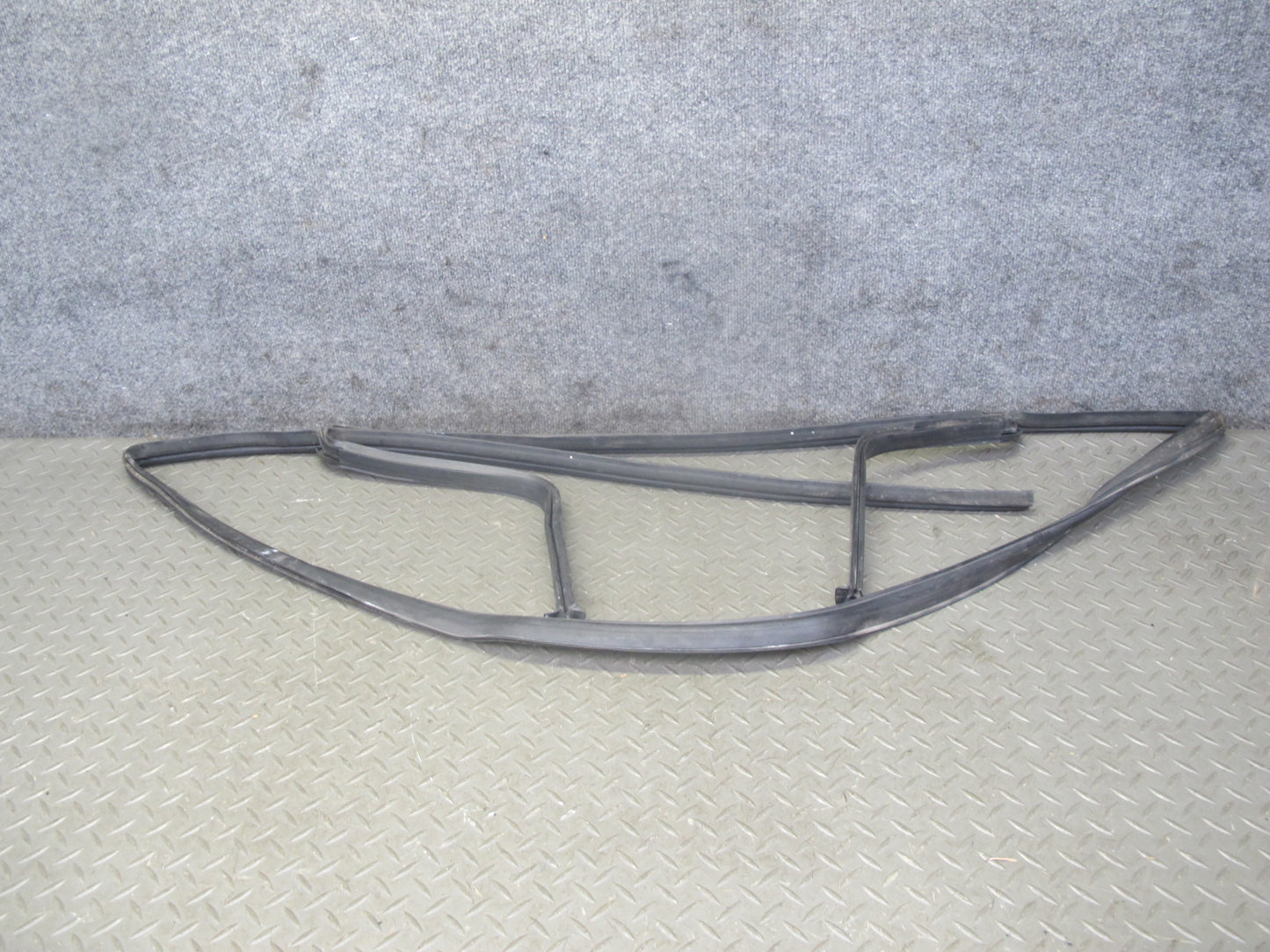 89-95 BMW E34 5-SERIES Engine Bay Weatherstrip Rubber Seal OEM