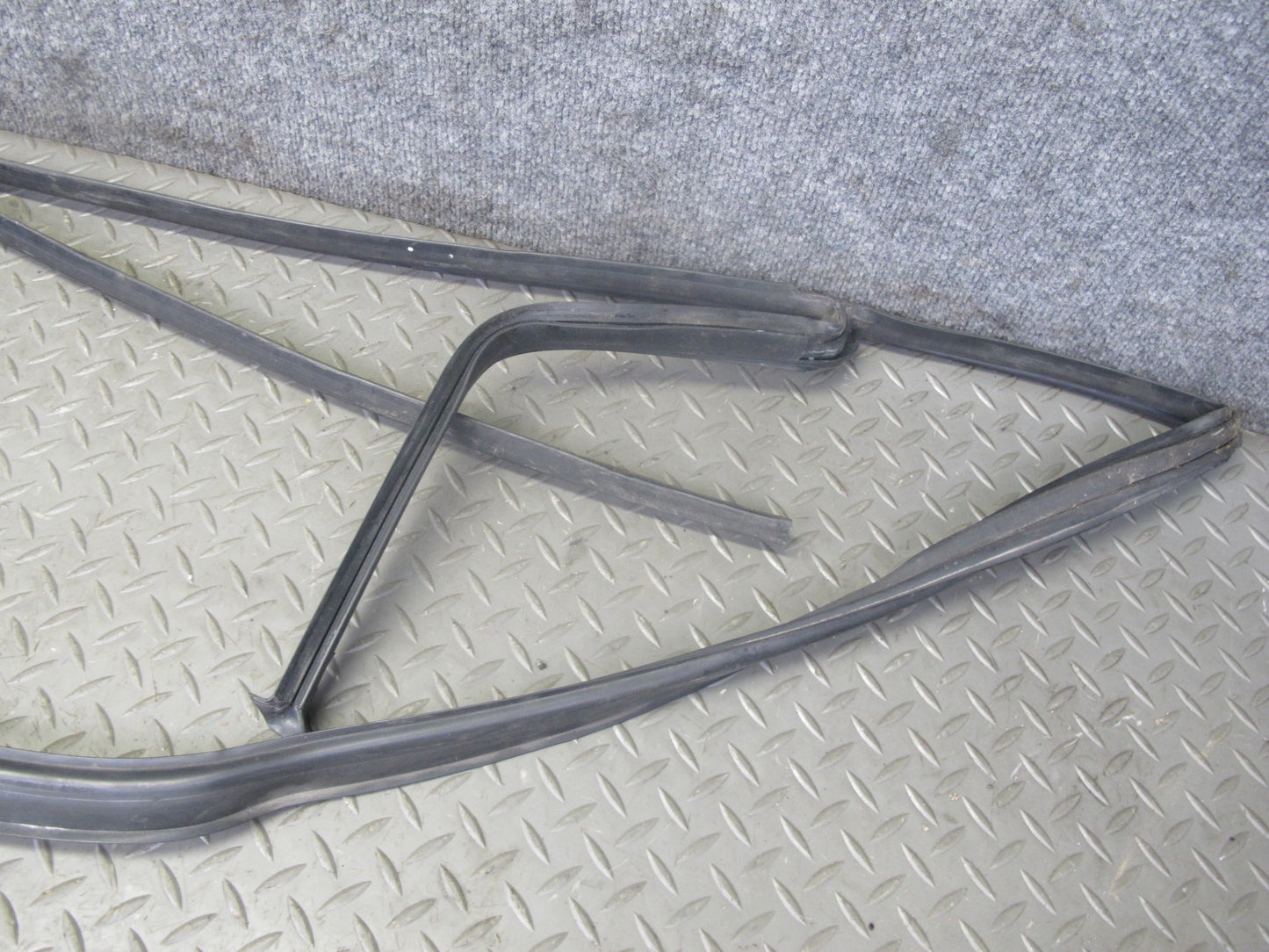 89-95 BMW E34 5-SERIES Engine Bay Weatherstrip Rubber Seal OEM