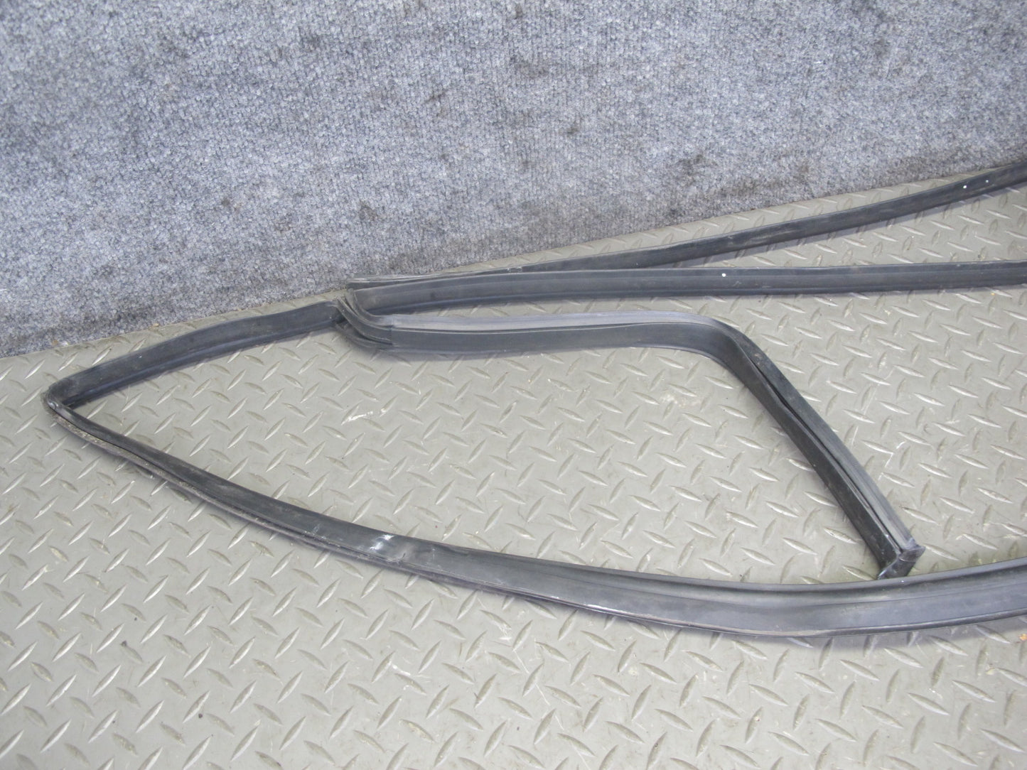 89-95 BMW E34 5-SERIES Engine Bay Weatherstrip Rubber Seal OEM