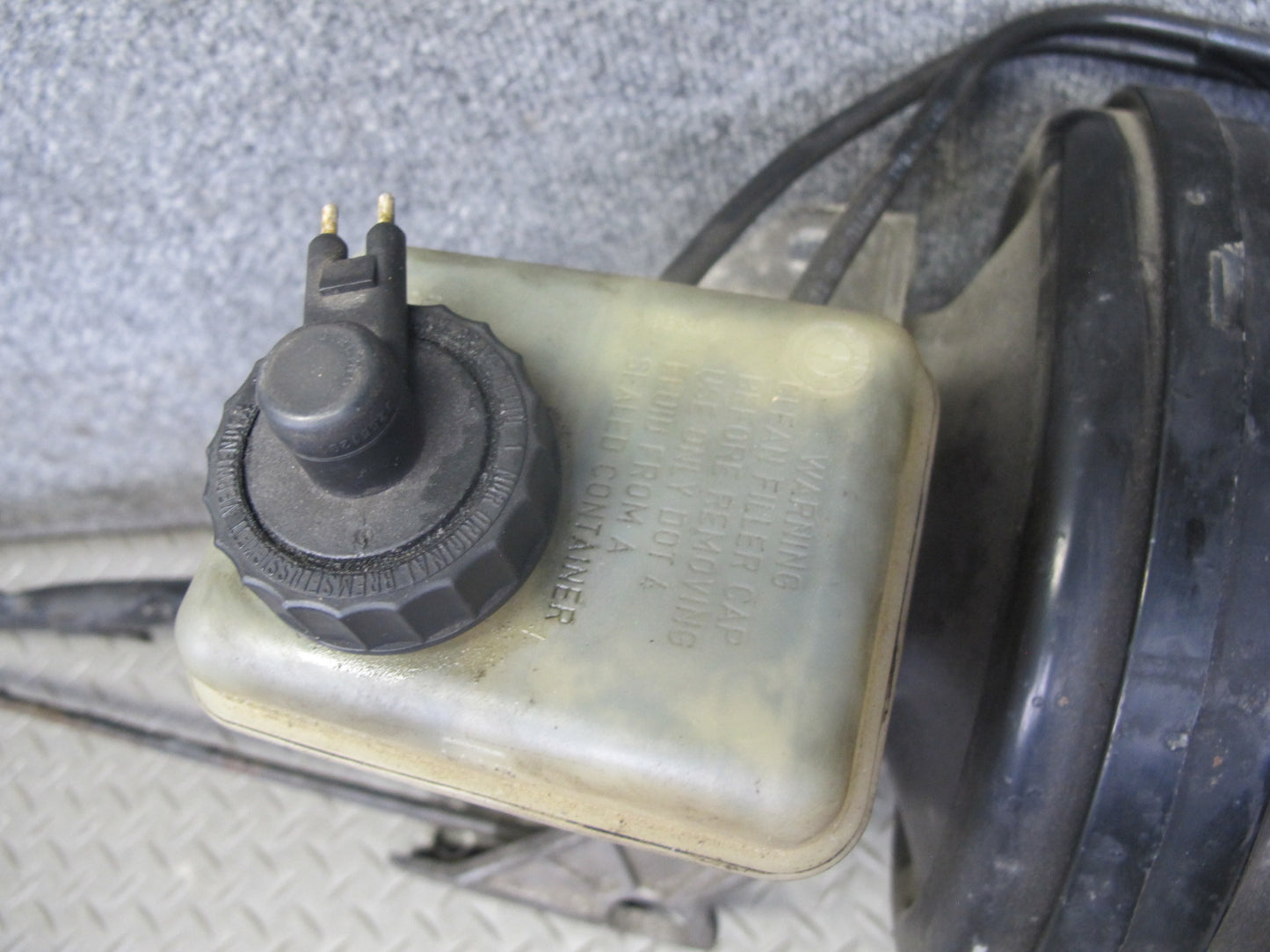 94-95 BMW E32 E34 4.0L M60 Brake Master Cylinder Booster Reservoir w Linkage OEM
