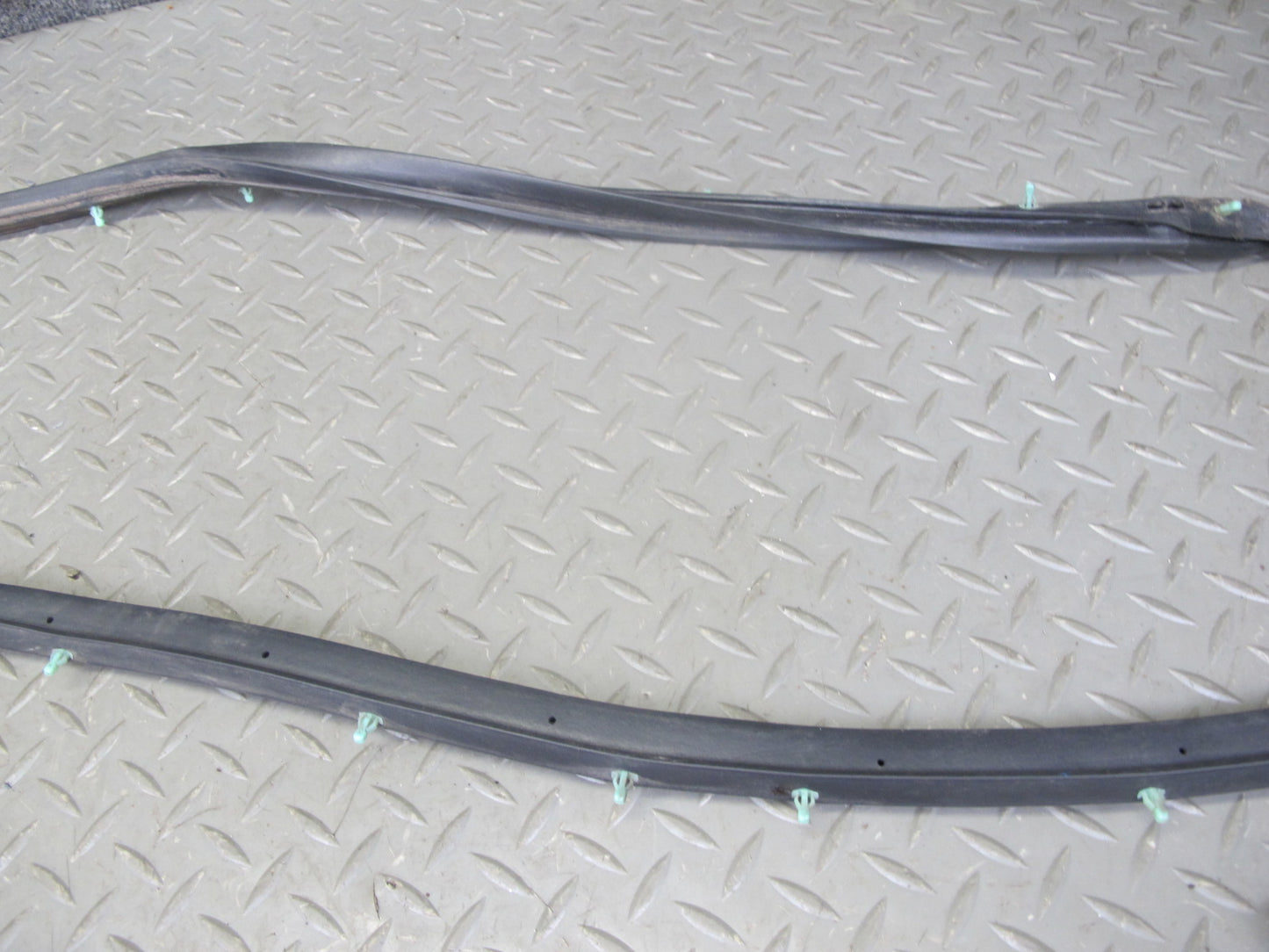 93-96 Nissan Z32 300ZX Convert Rear Door Weatherstrip Rubber Seal Gasket Set