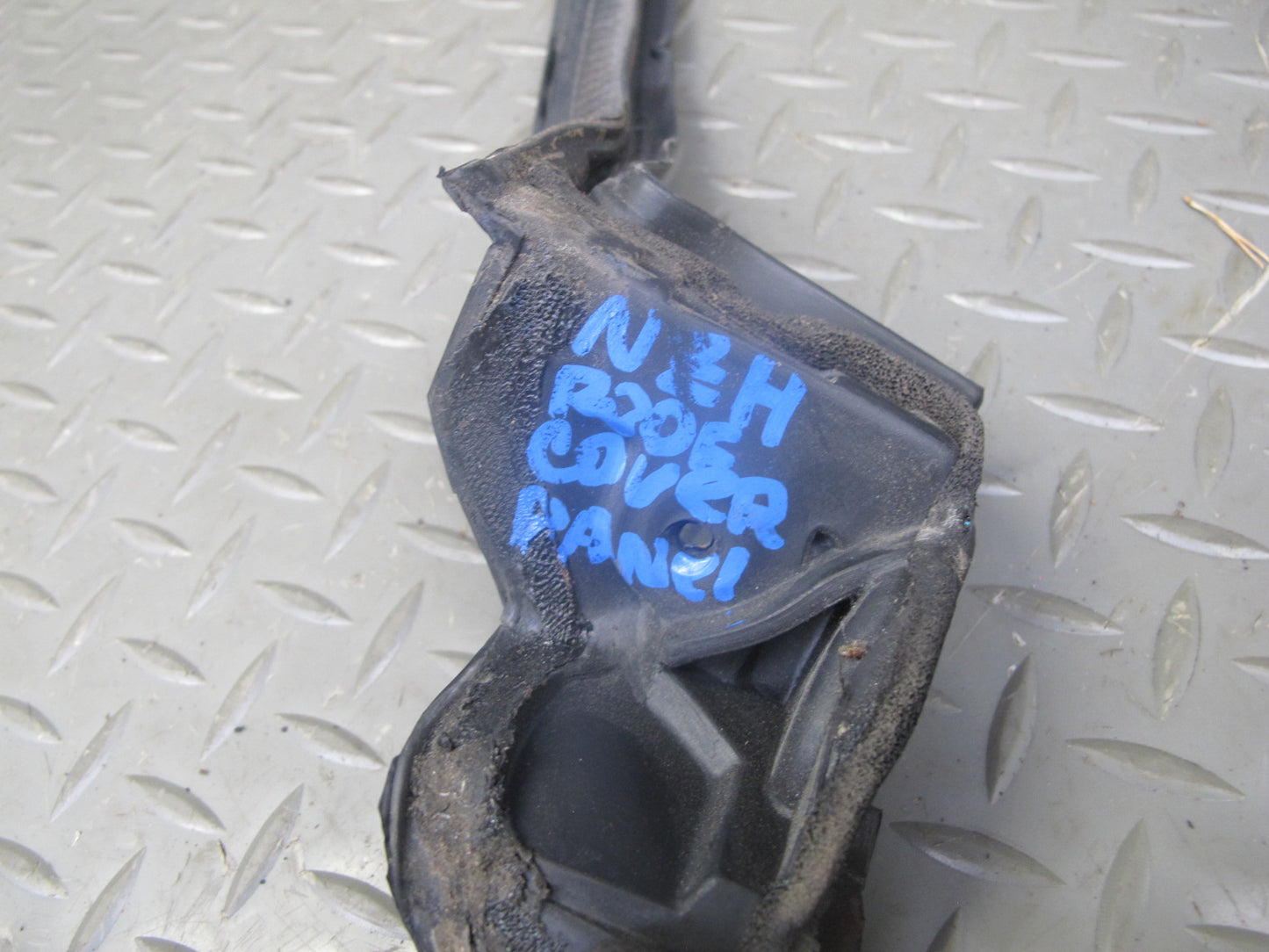93-96 Nissan Z32 300ZX Convertible Rear Roof Storage Lid Weatherstrip Seal OEM