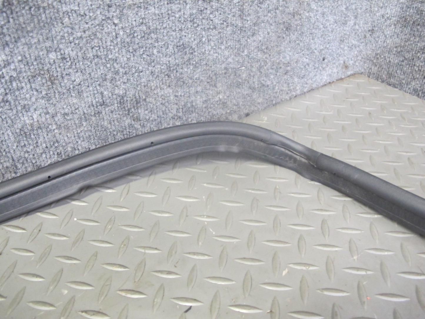 93-96 Nissan Z32 300ZX Convertible Rear Roof Storage Lid Weatherstrip Seal OEM
